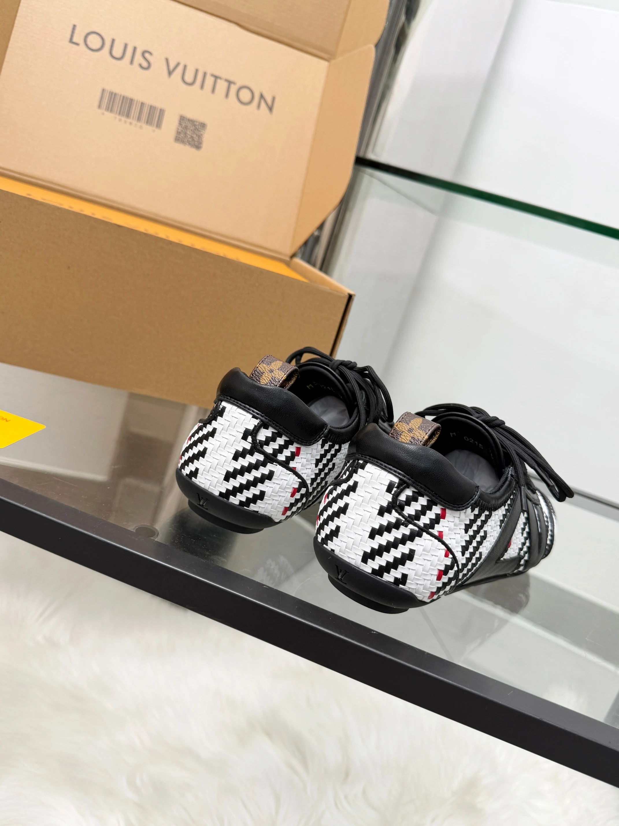 Louis Vuitton Sneakers — 0257eb16