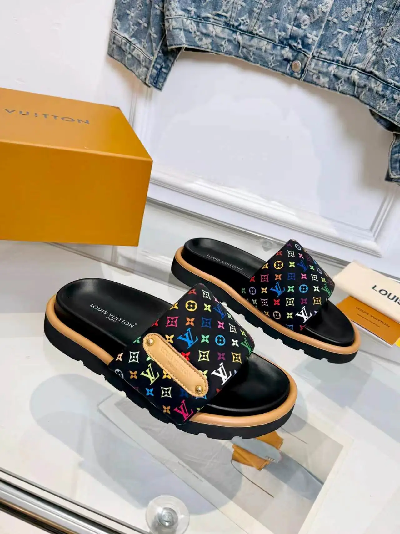 Louis Vuitton Slippers — f749d846