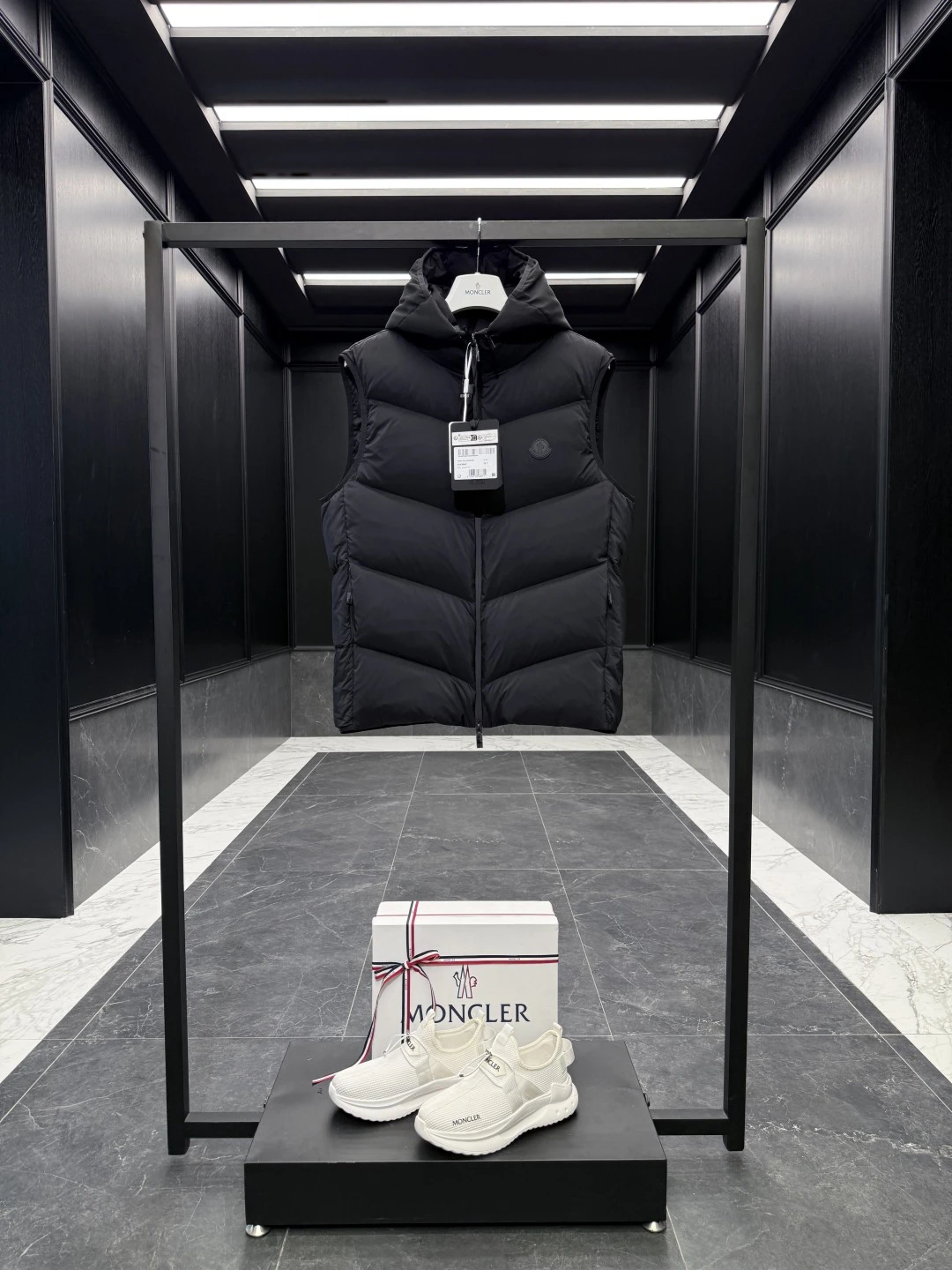 Moncler Down Jacket — 2fe1ce64