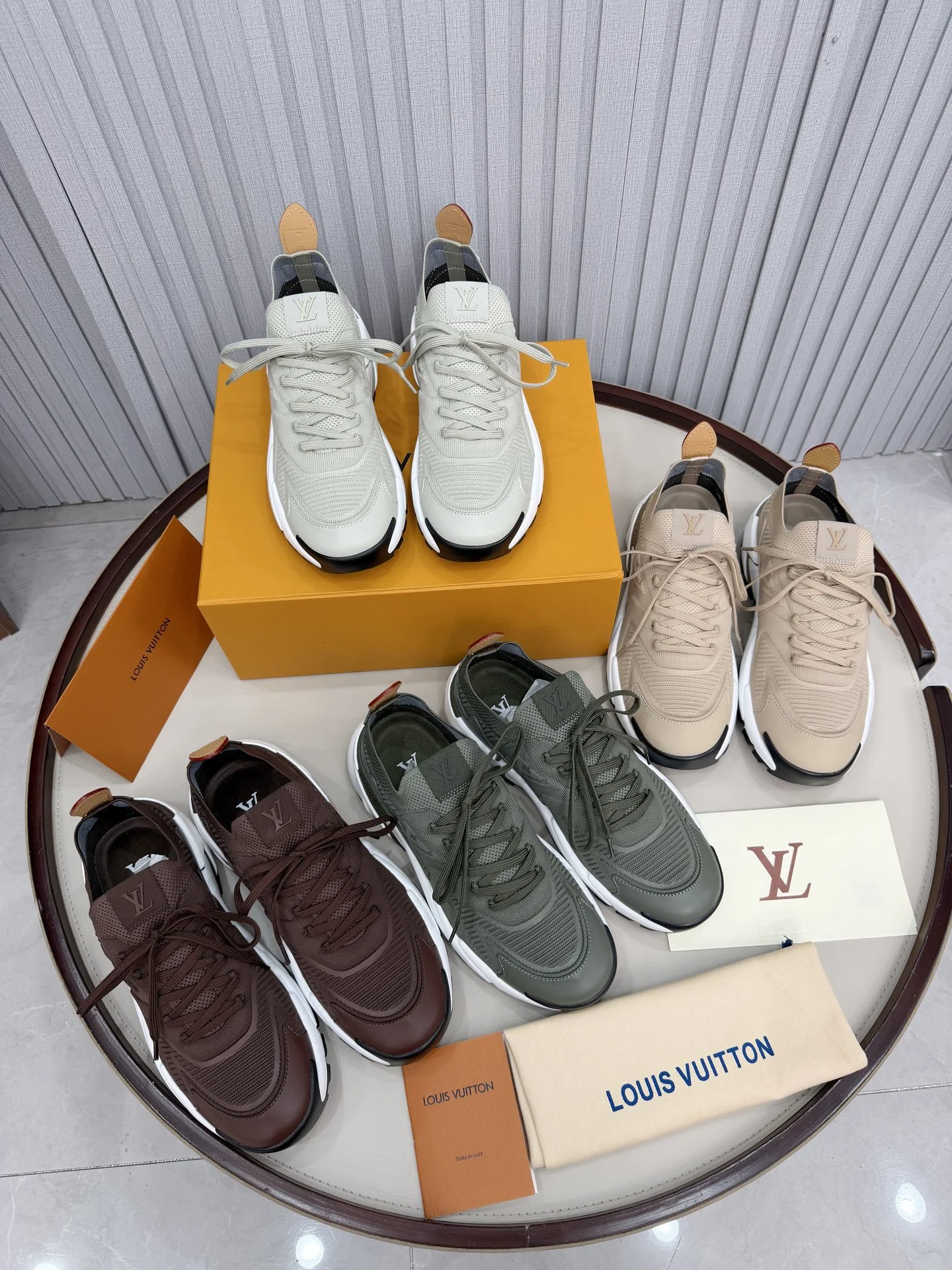 Louis Vuitton Sneakers — 04a10737
