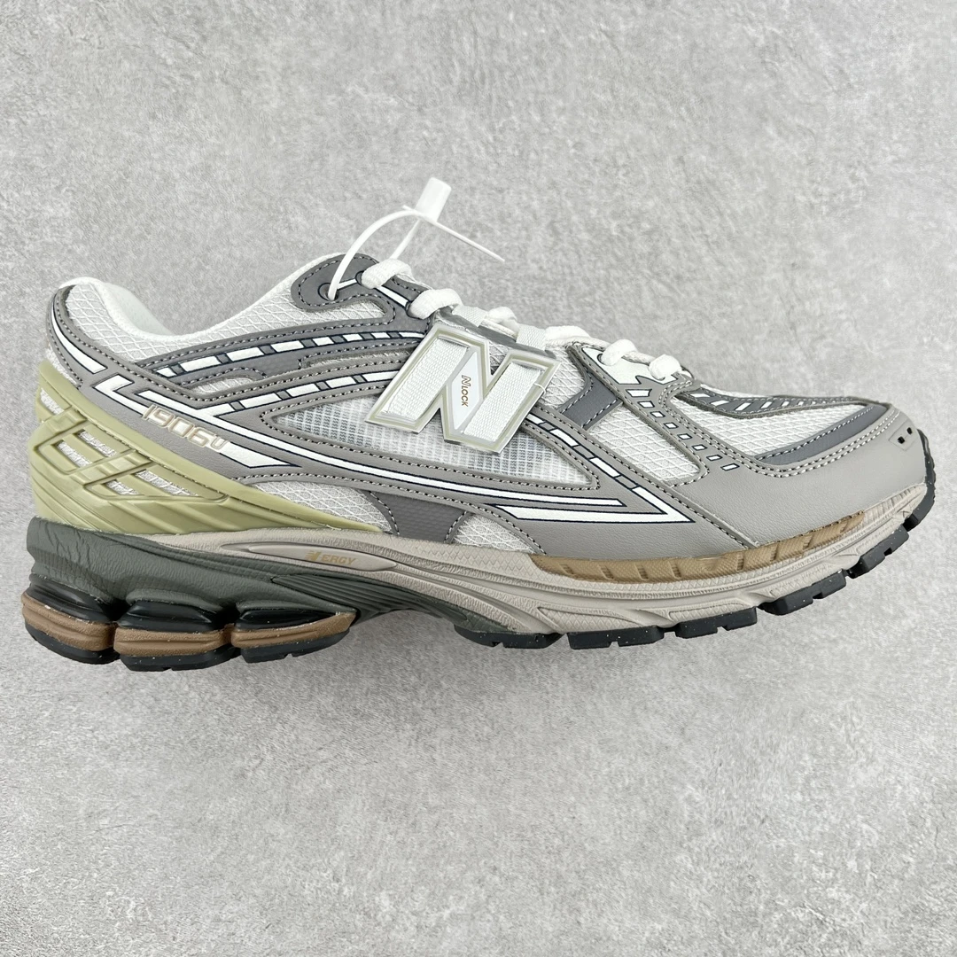 New Balance Sneakers — ef8bc0ad