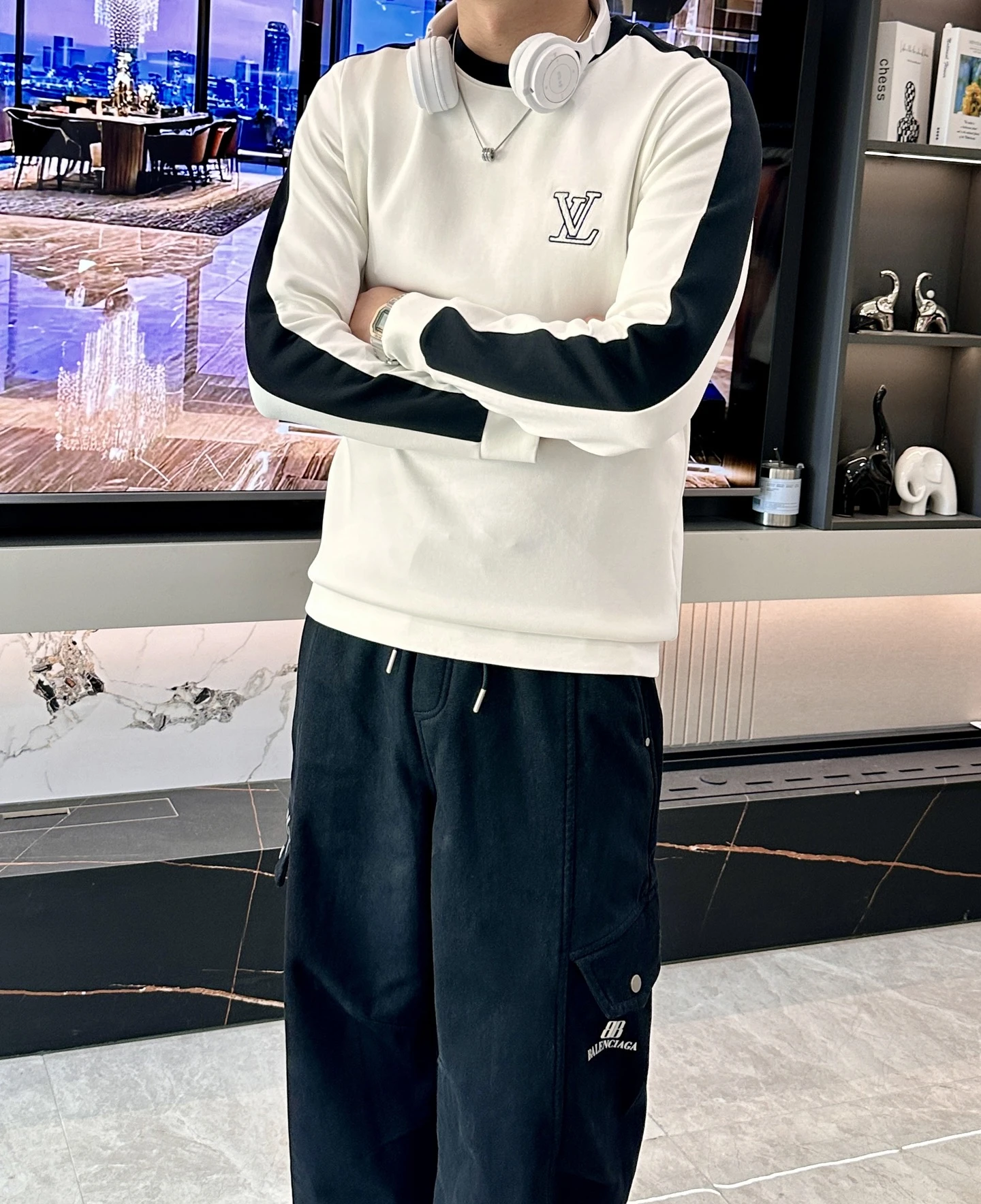 Louis Vuitton Sweatshirts — 79b8a7e4
