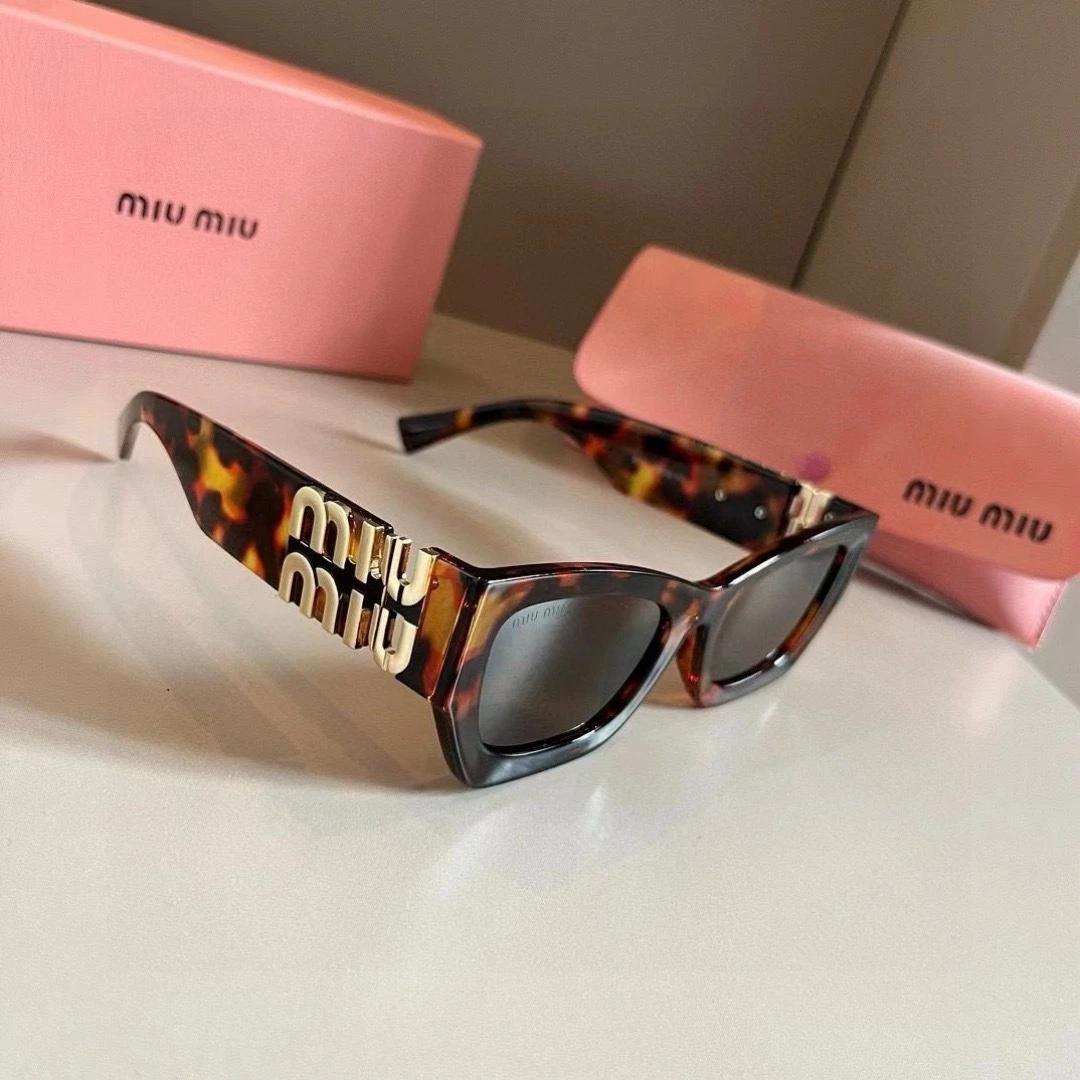 Miu Miu Eyewear — b965dbde