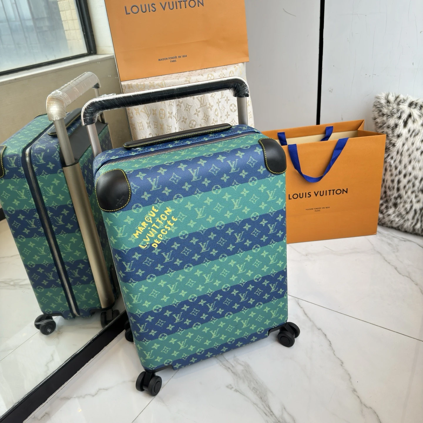Luggage — 8a3b8831