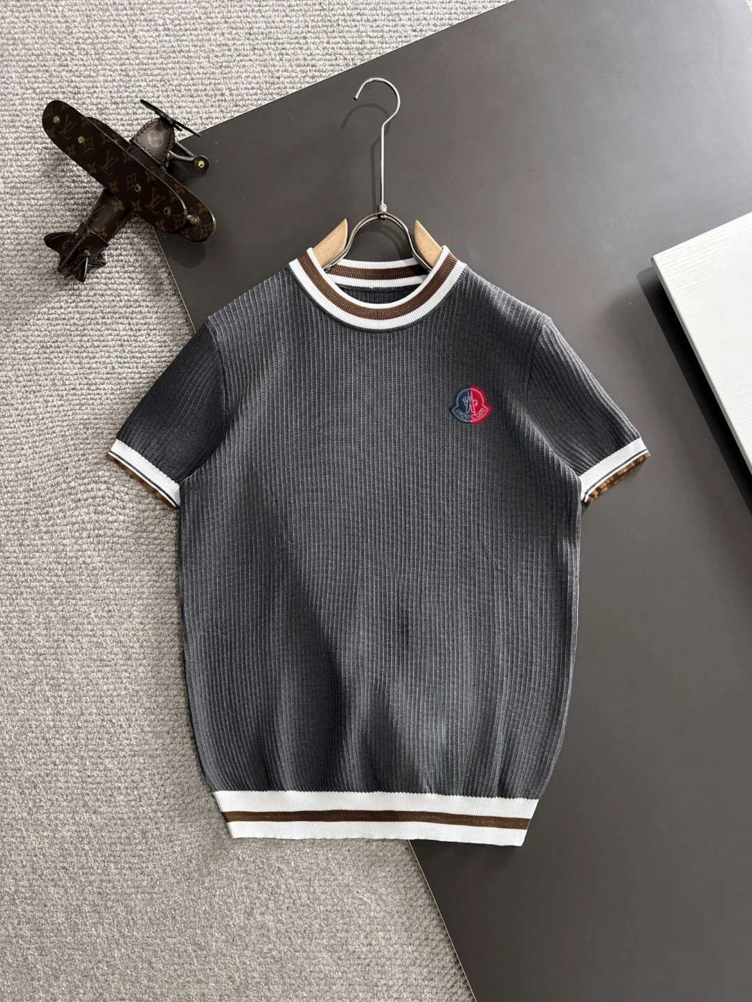 Moncler T-Shirt — a5db10c2