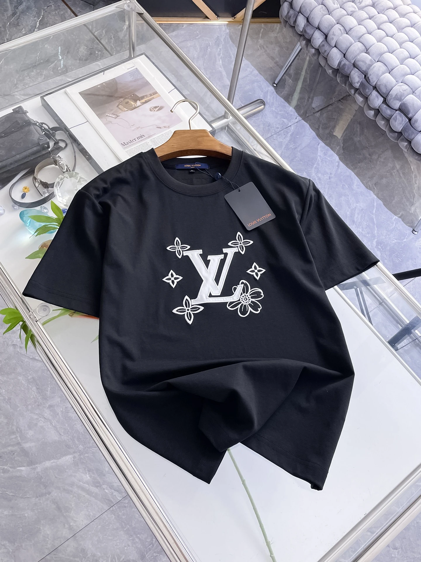 Louis Vuitton T-Shirt — 564a9e34