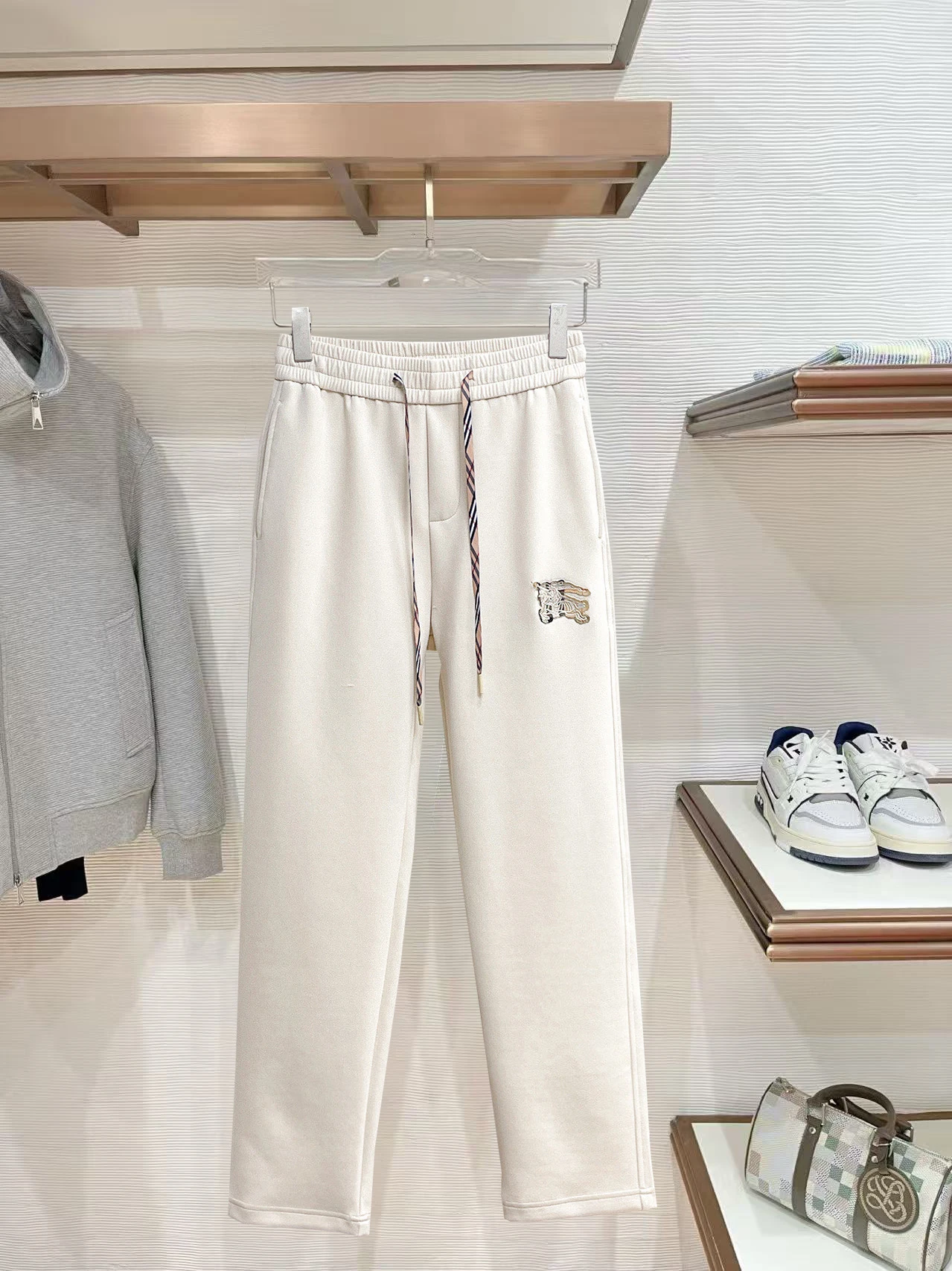 Burberry Trousers — fd7baf72