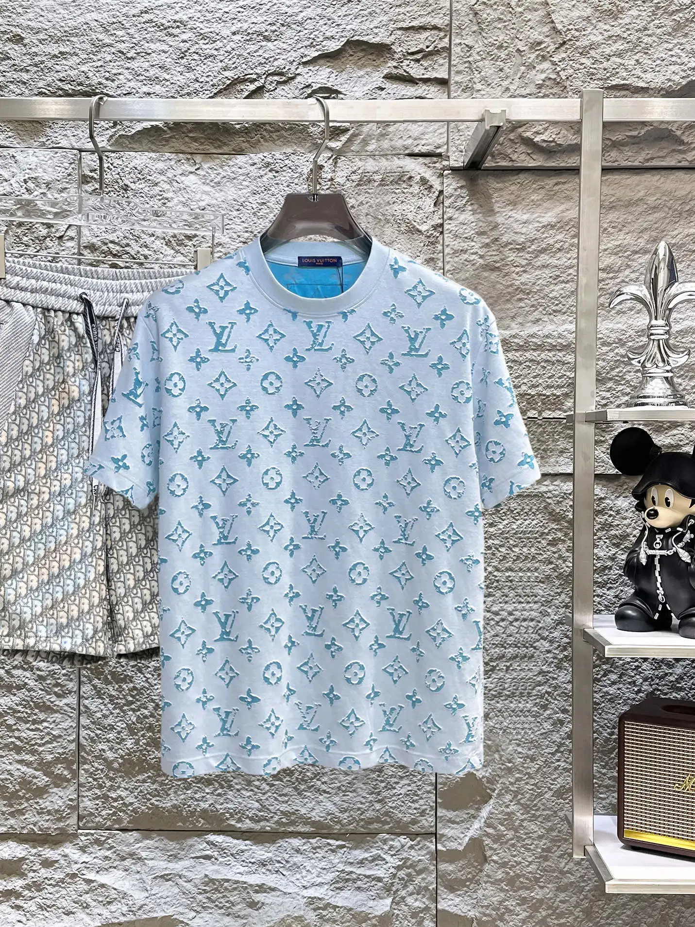 Louis Vuitton T-Shirt — 586666b0