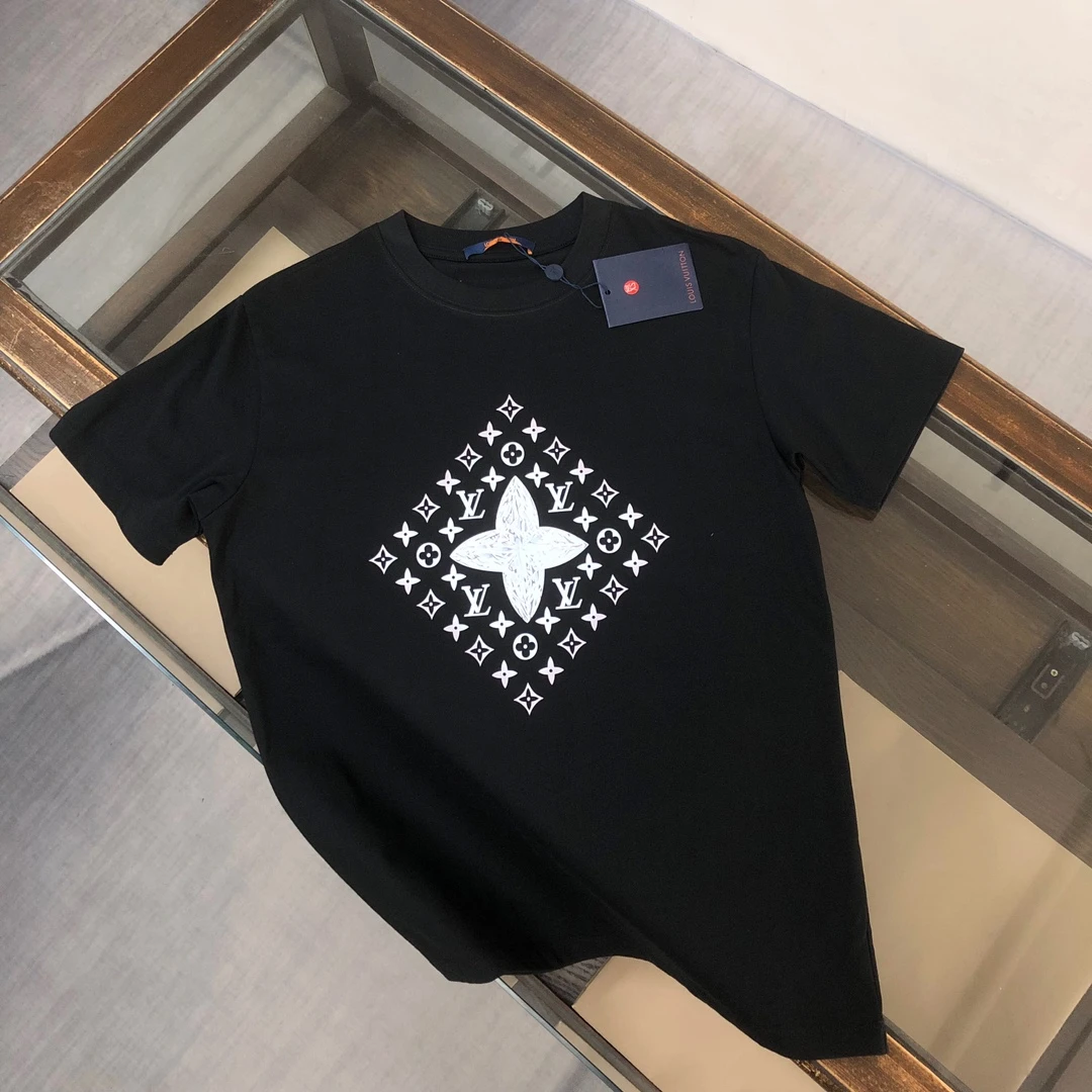 Louis Vuitton T-Shirt — d1b4a2c0