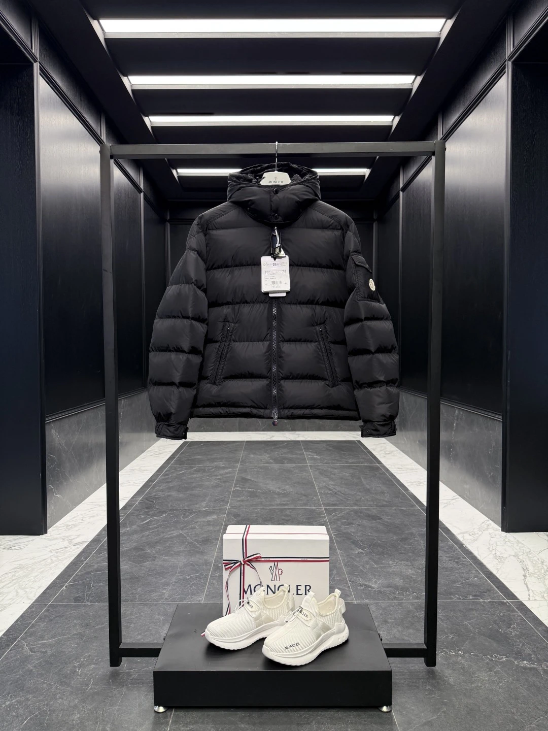 Moncler Down Jacket — b1c52cd2