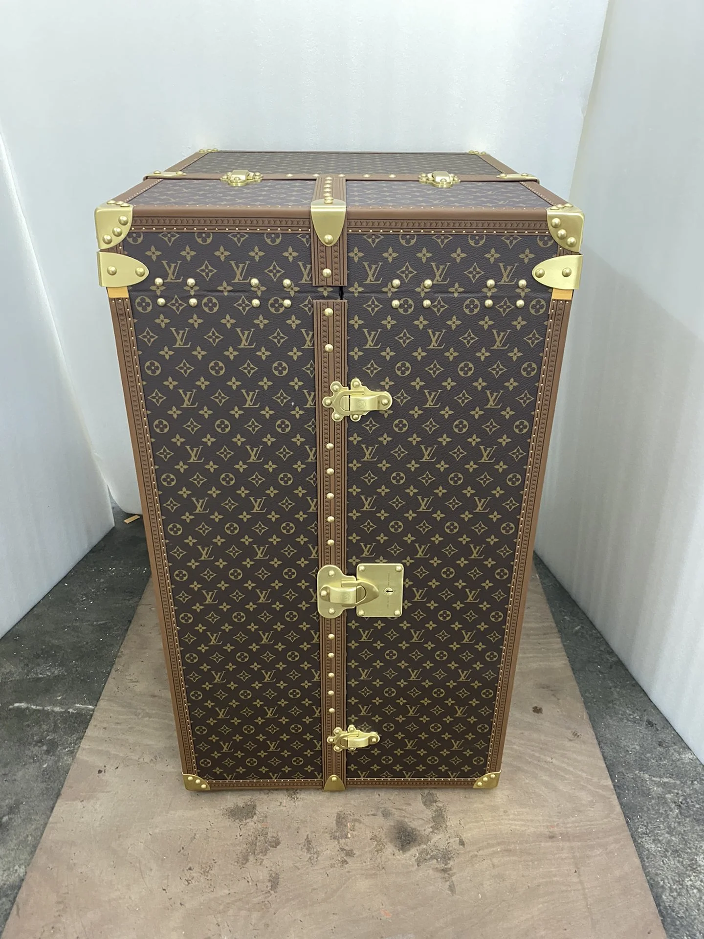Luggage — 1887b564