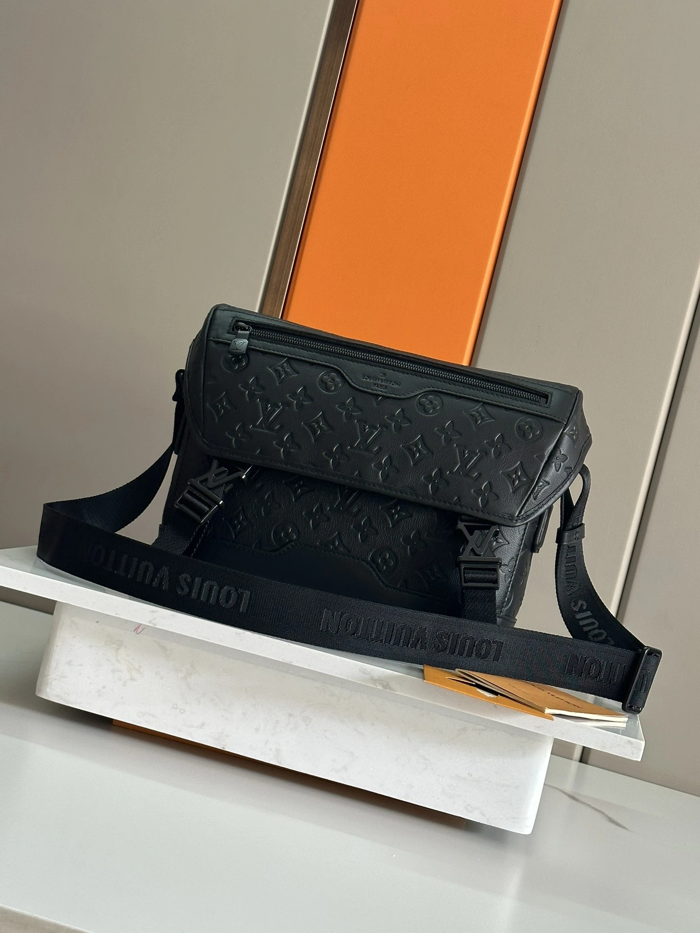 Louis Vuitton Bag — 1953b893