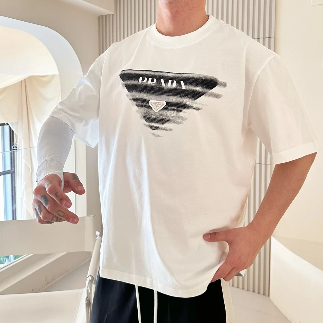 Prada T-Shirt — a019ca22