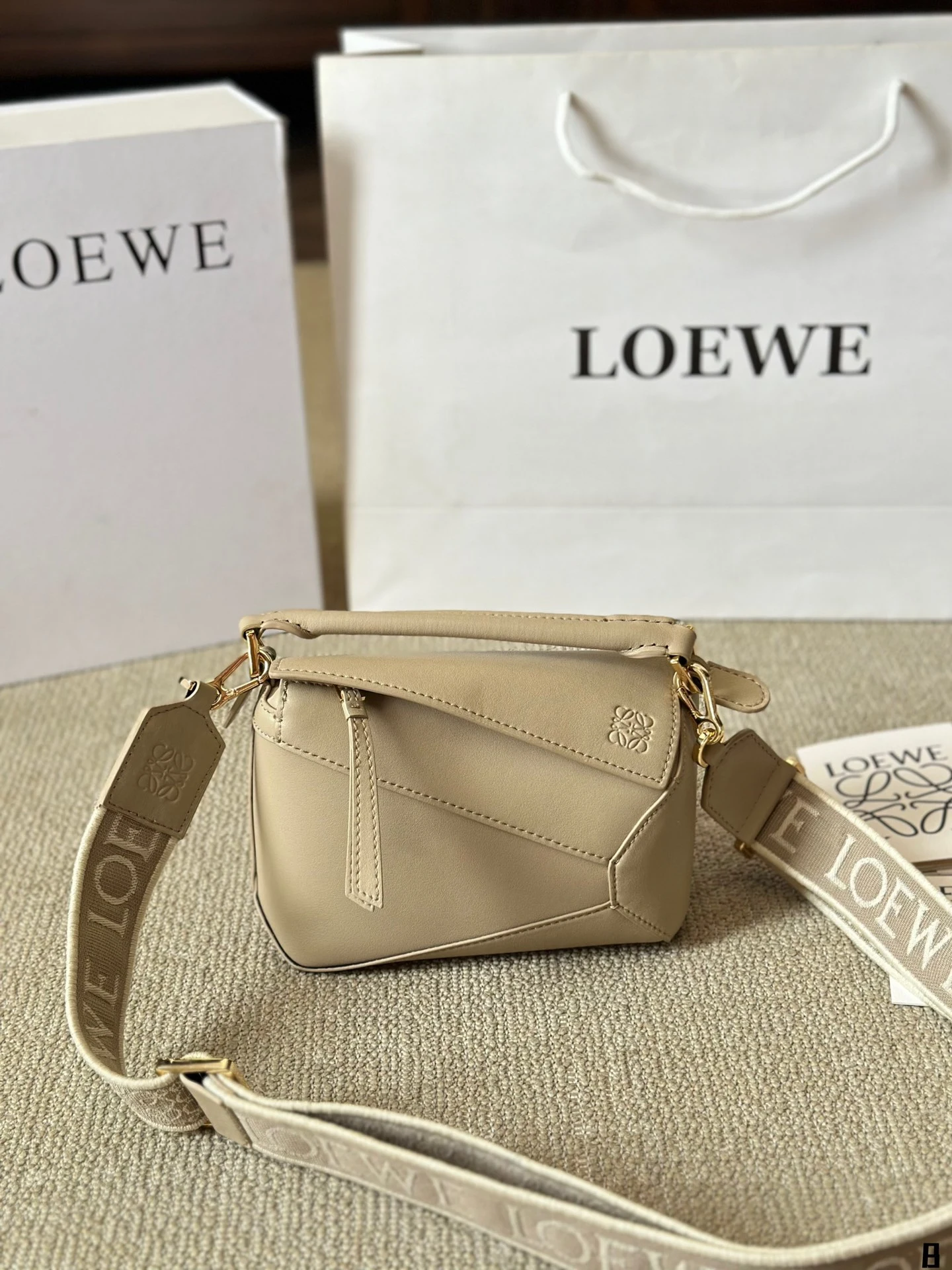 Loewe Bag — 04b21992