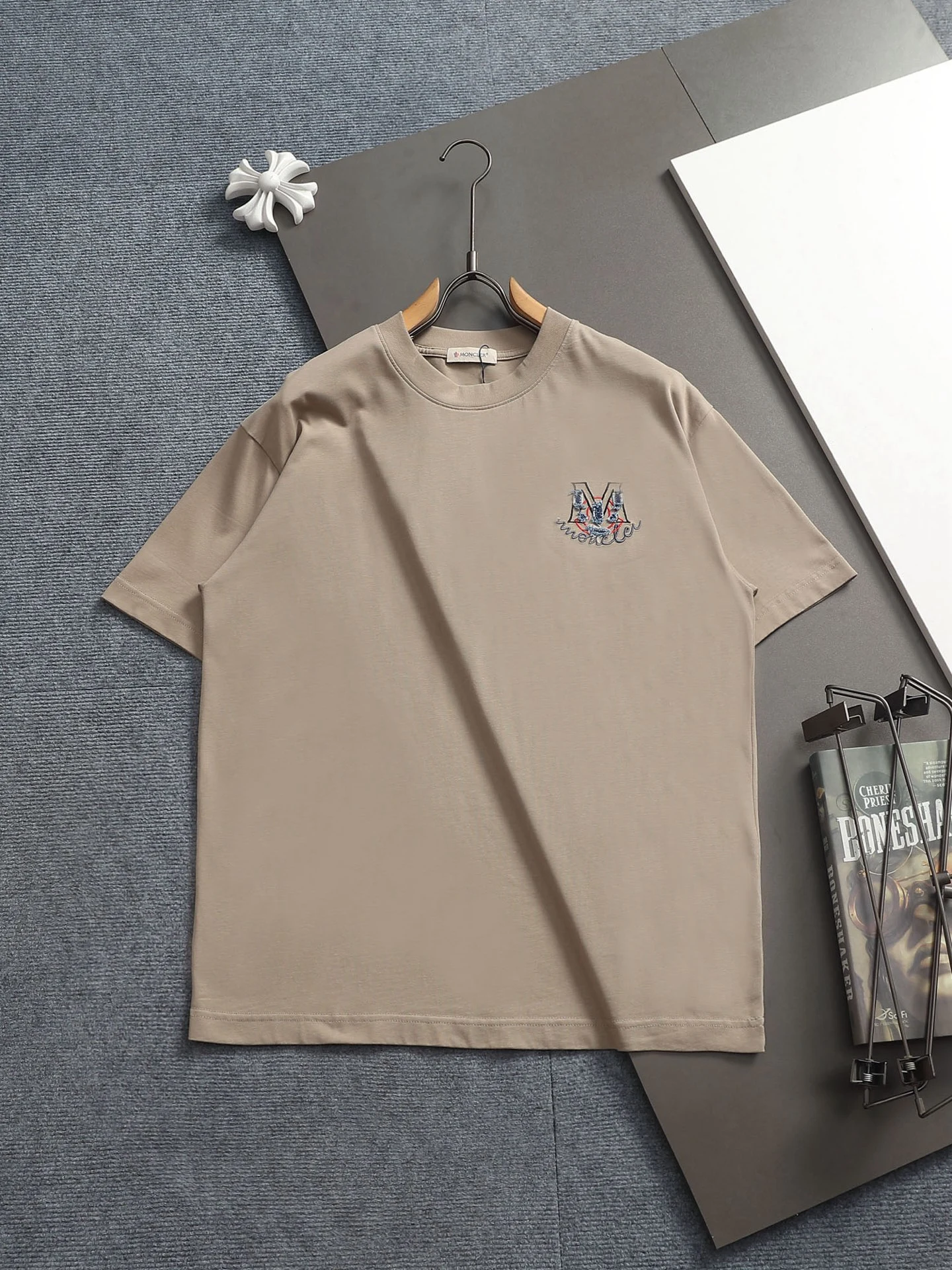 Moncler T-Shirt — 69e13cbe
