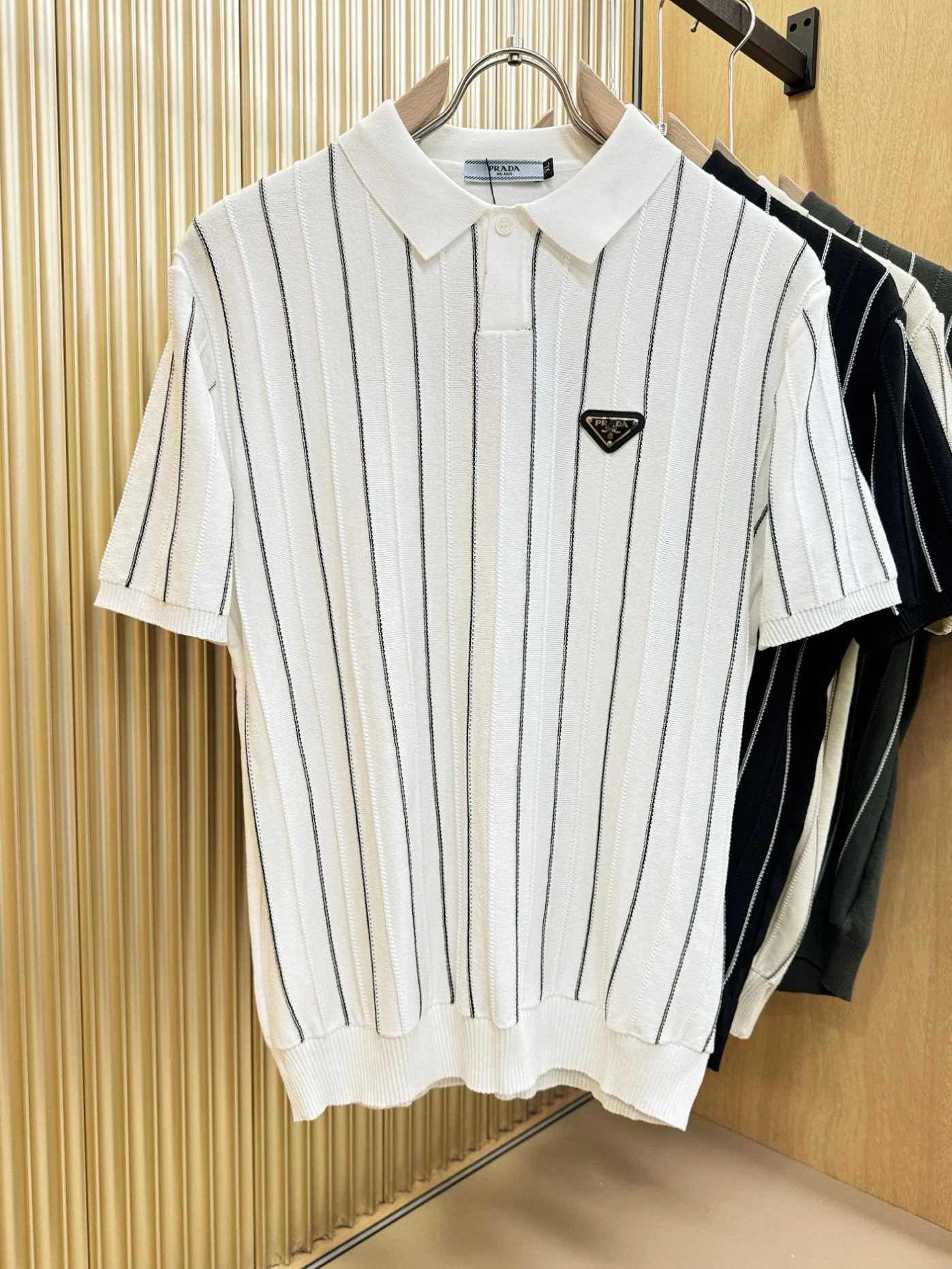 Prada T-Shirt — f7d7b46b