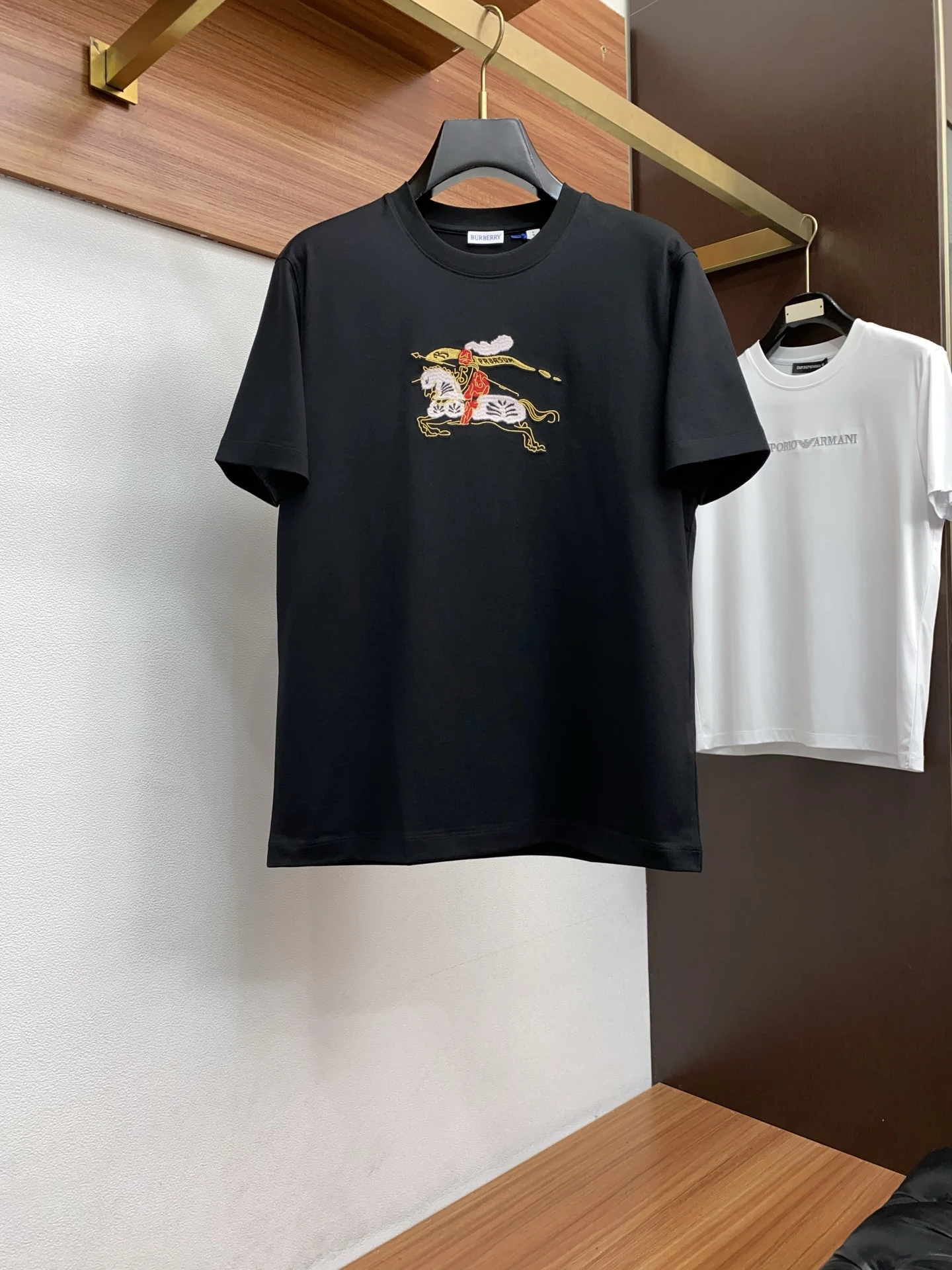 Burberry T-Shirt — d9bae34d