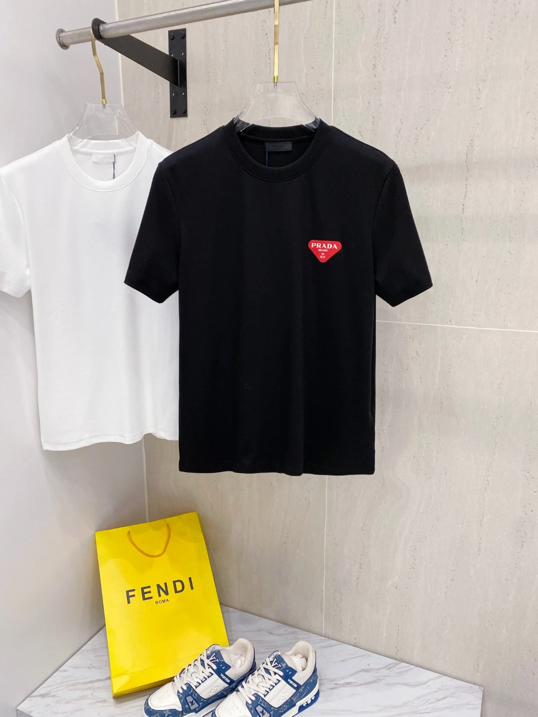 Prada T-Shirt — b2b9c642