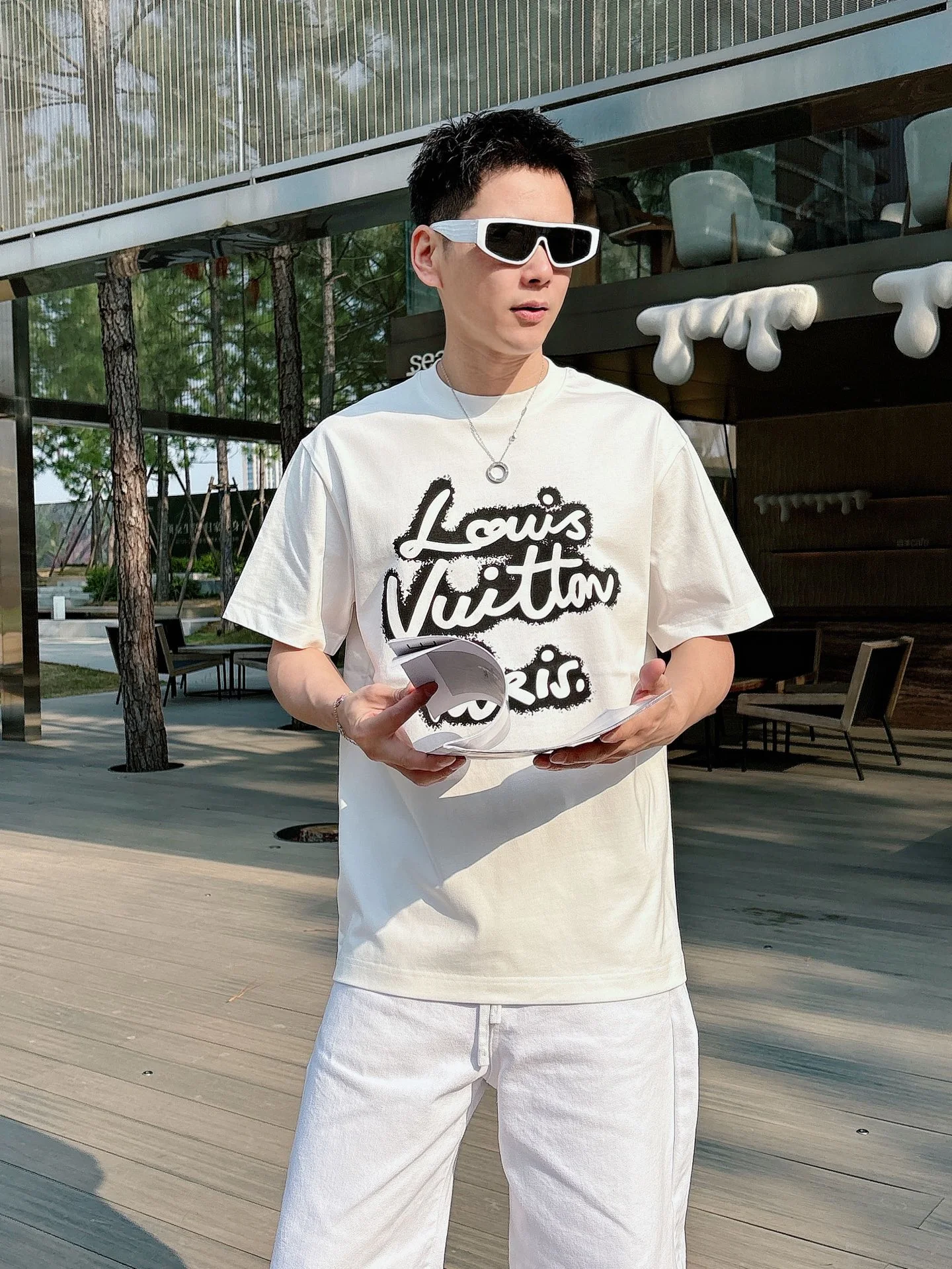 Louis Vuitton T-Shirt — 8657f56b