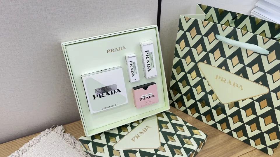 Prada Fragrance — 3a297def