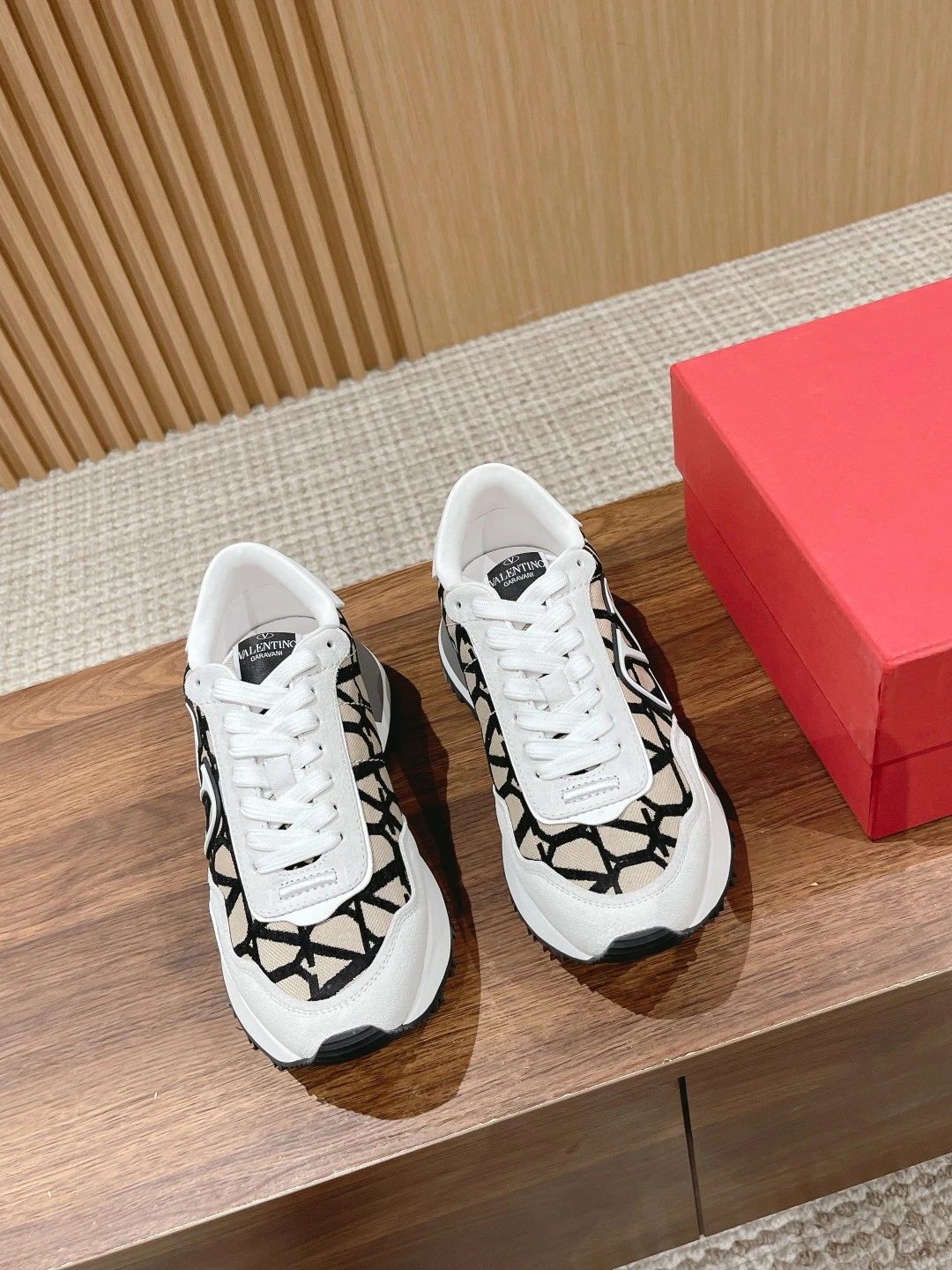 Valentino Sneakers — abfdcc32