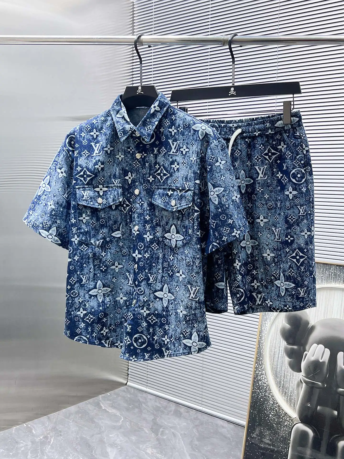 Louis Vuitton T-Shirt — 07a4a43b