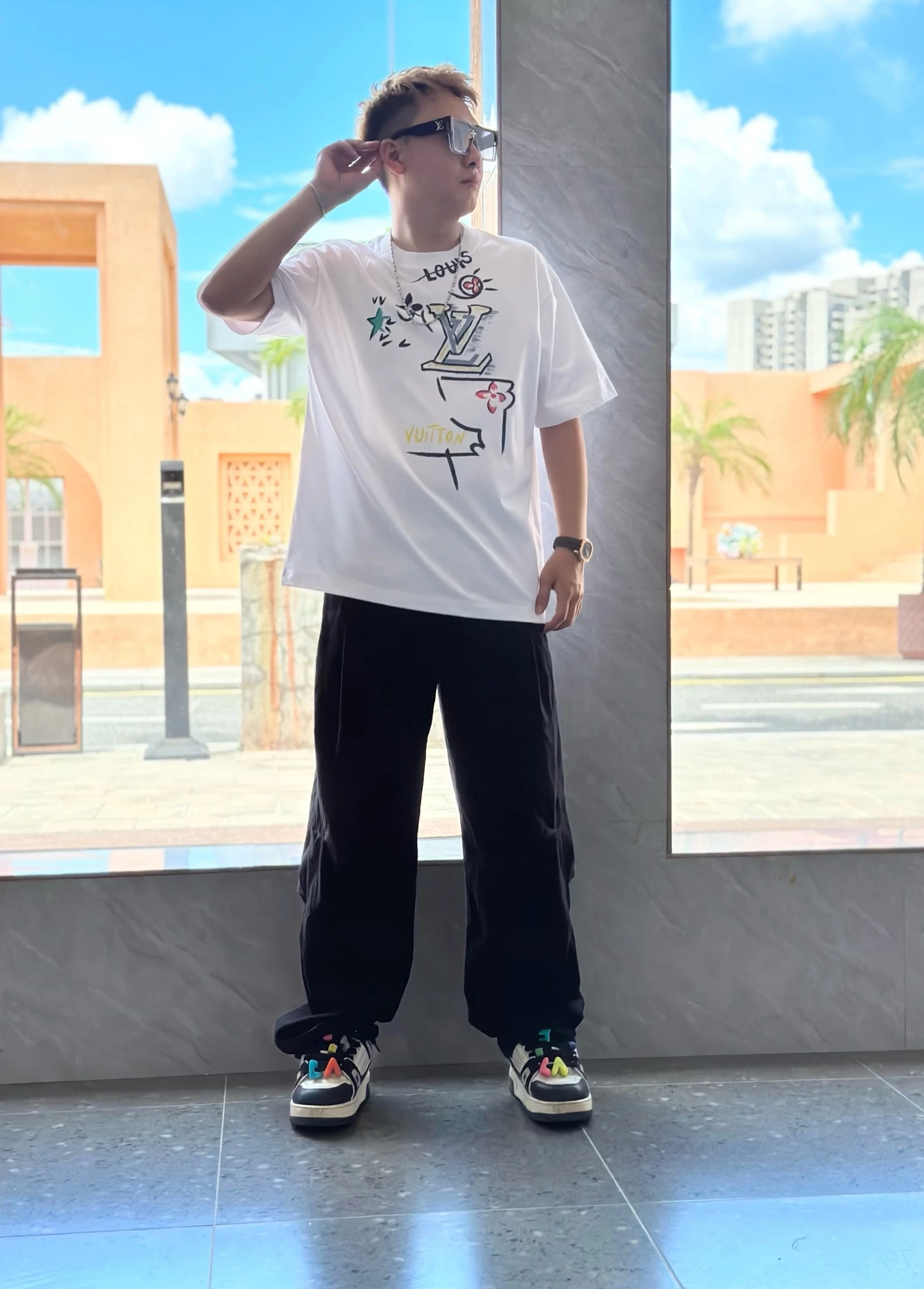 Louis Vuitton T-Shirt — 5f03387c