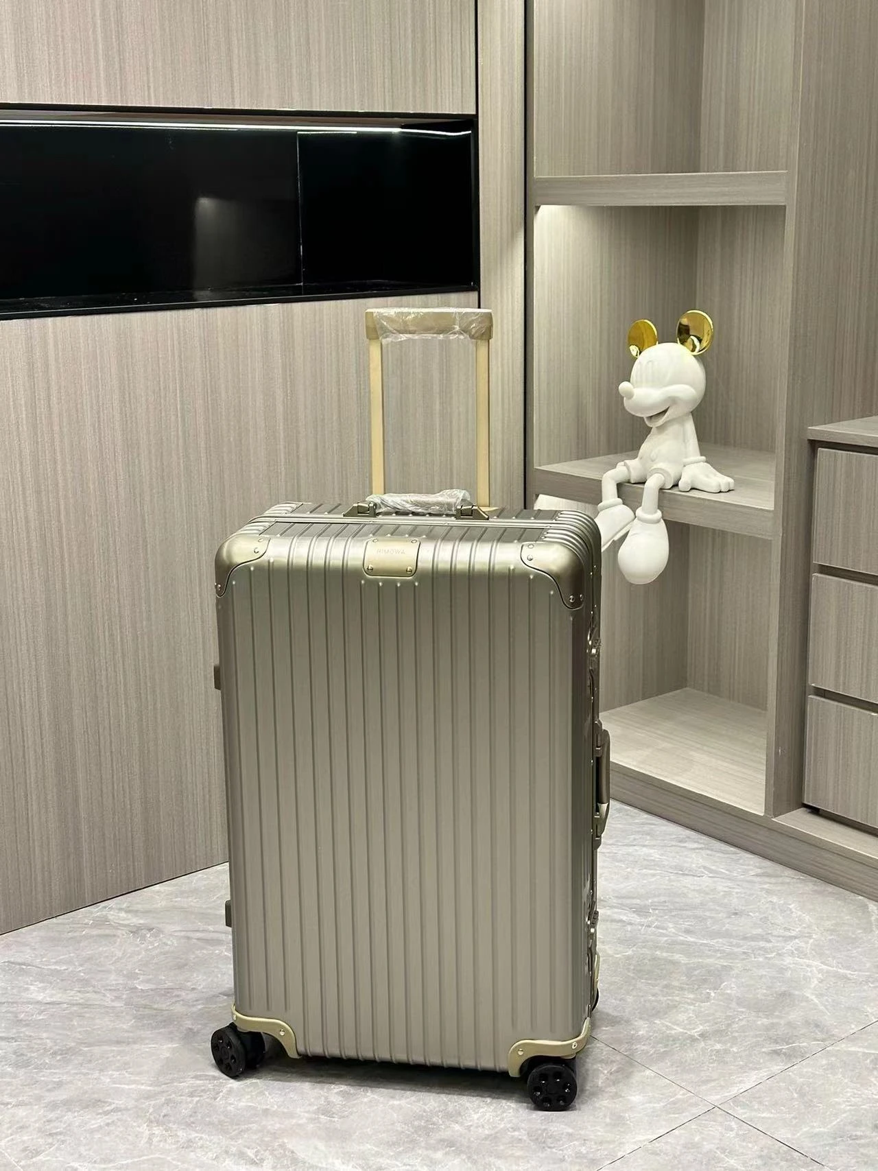 Rimowa Luggage — 2e6ab118