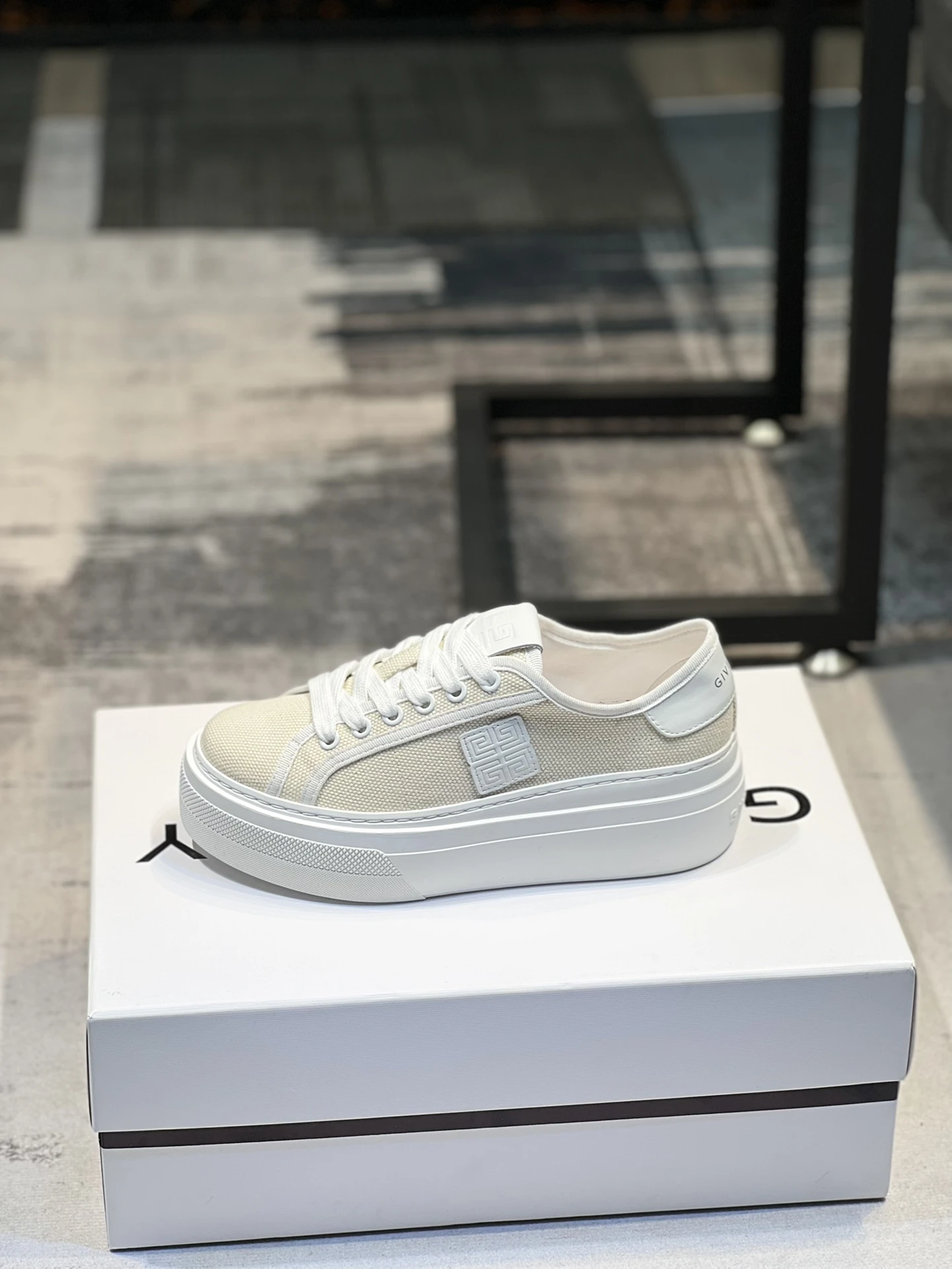 Givenchy Sneakers — 92d012fc