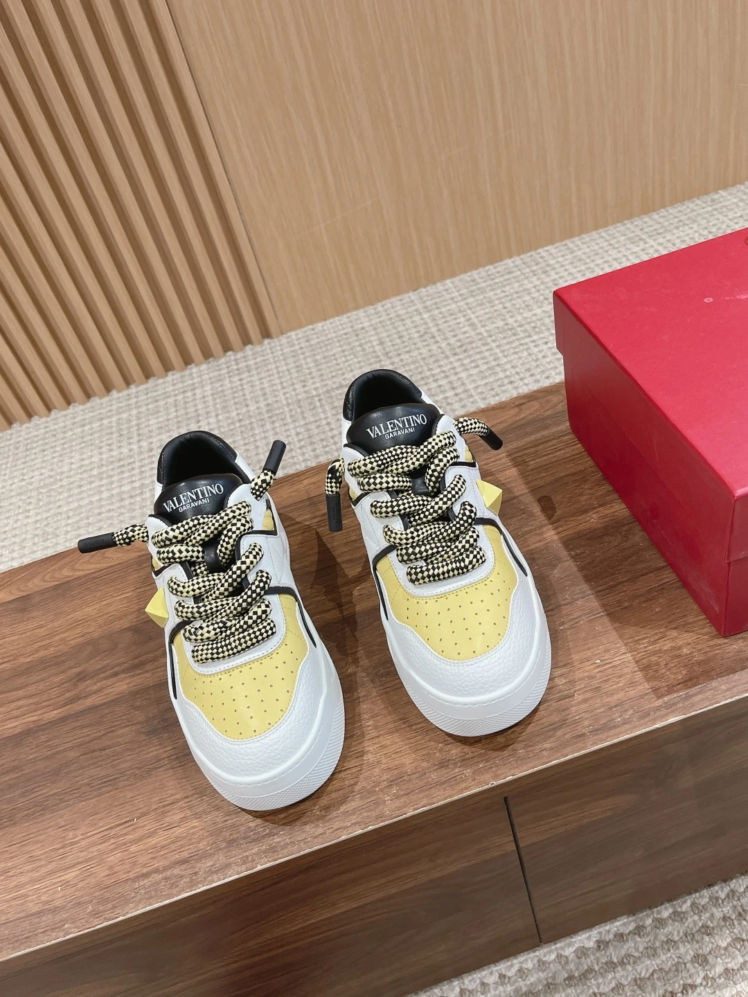 Valentino Sneakers — 8c46d9c7