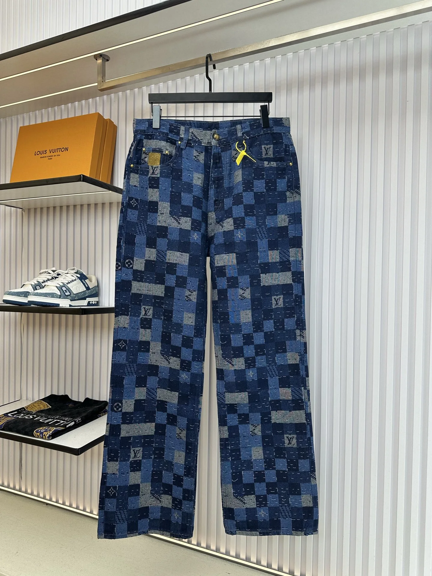Louis Vuitton Trousers — 4be2ae75