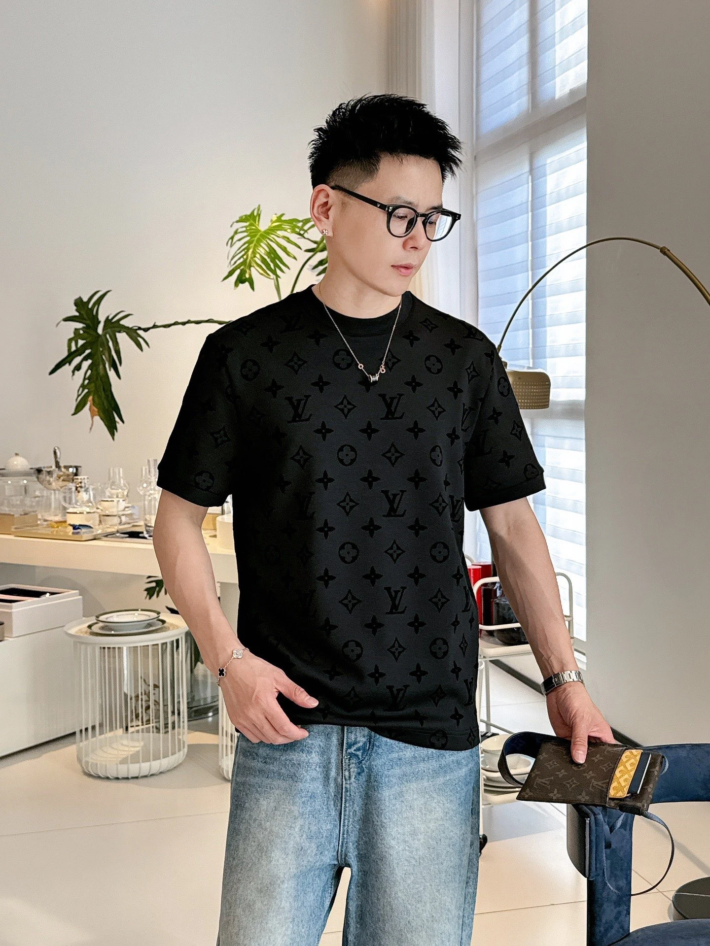 Louis Vuitton T-Shirt — 5b5f6996