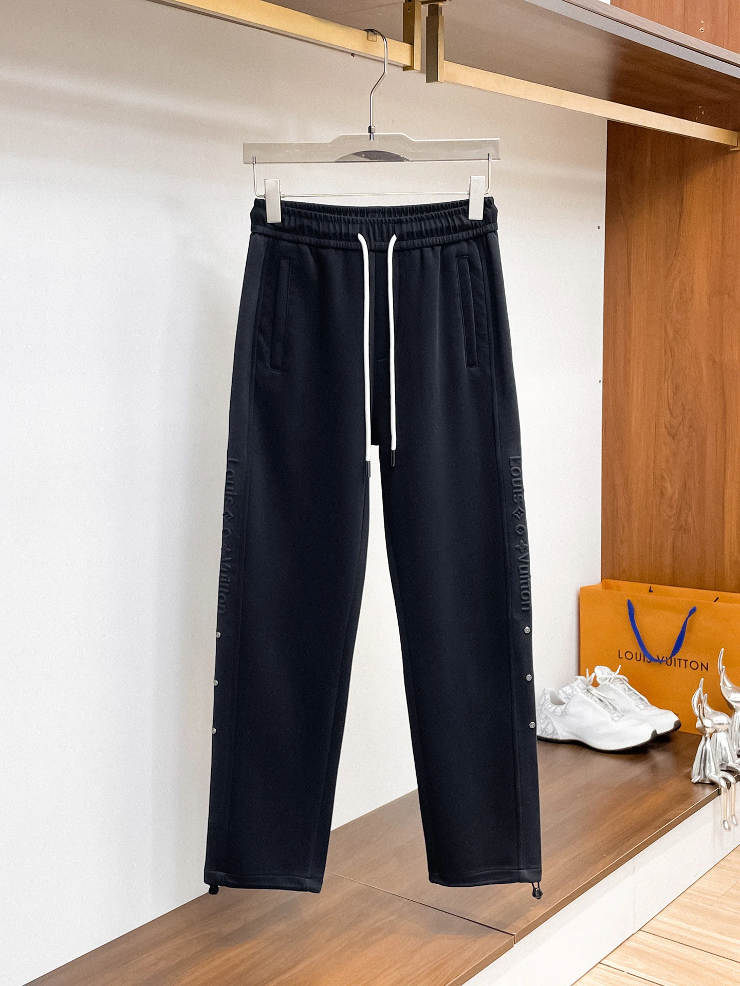Louis Vuitton Trousers — cc2d16c5
