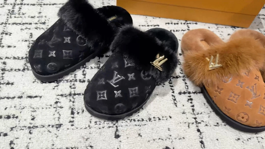 Louis Vuitton Slippers — 1fe063bc