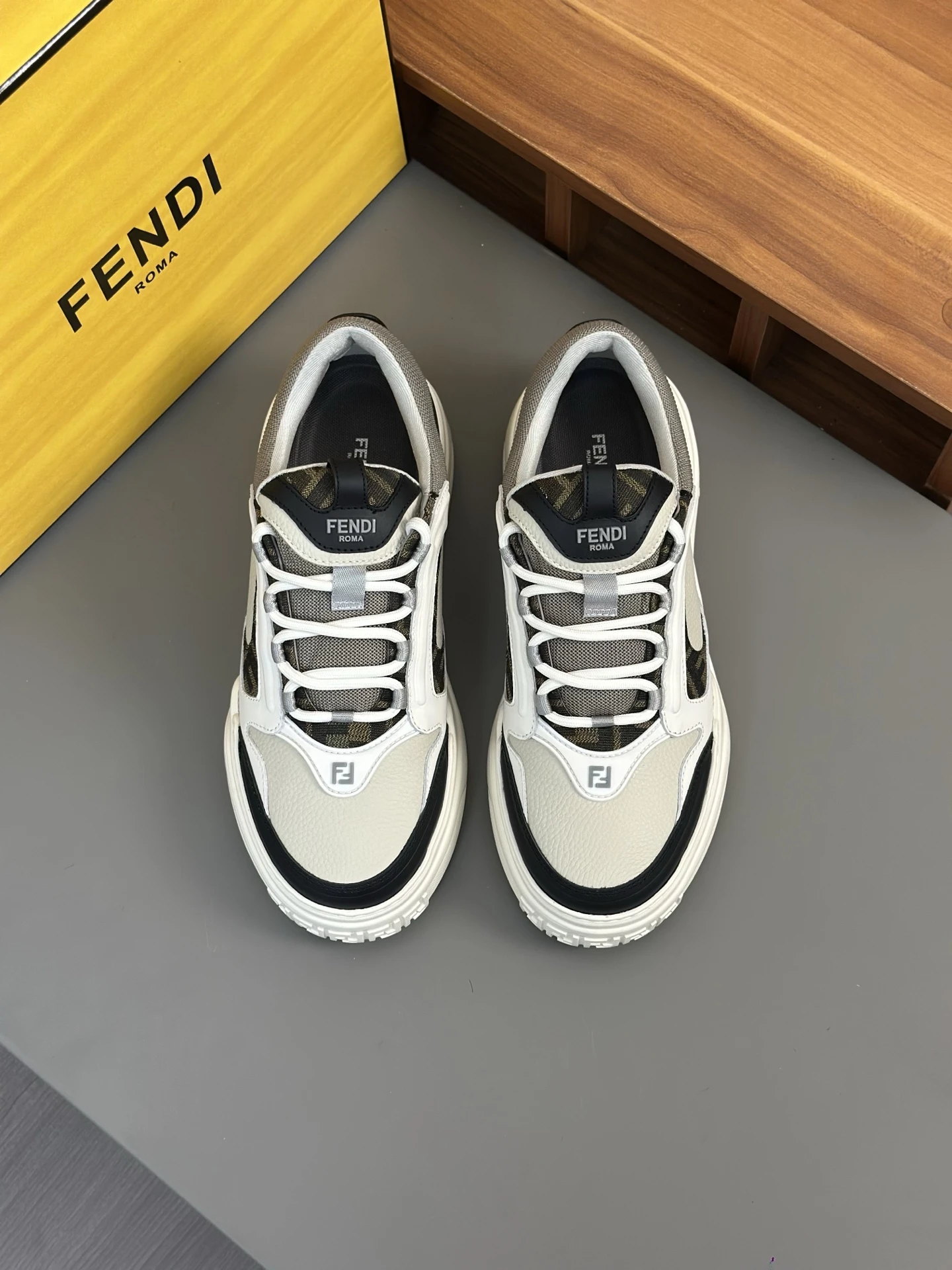 Fendi Sneakers — 70a4c628