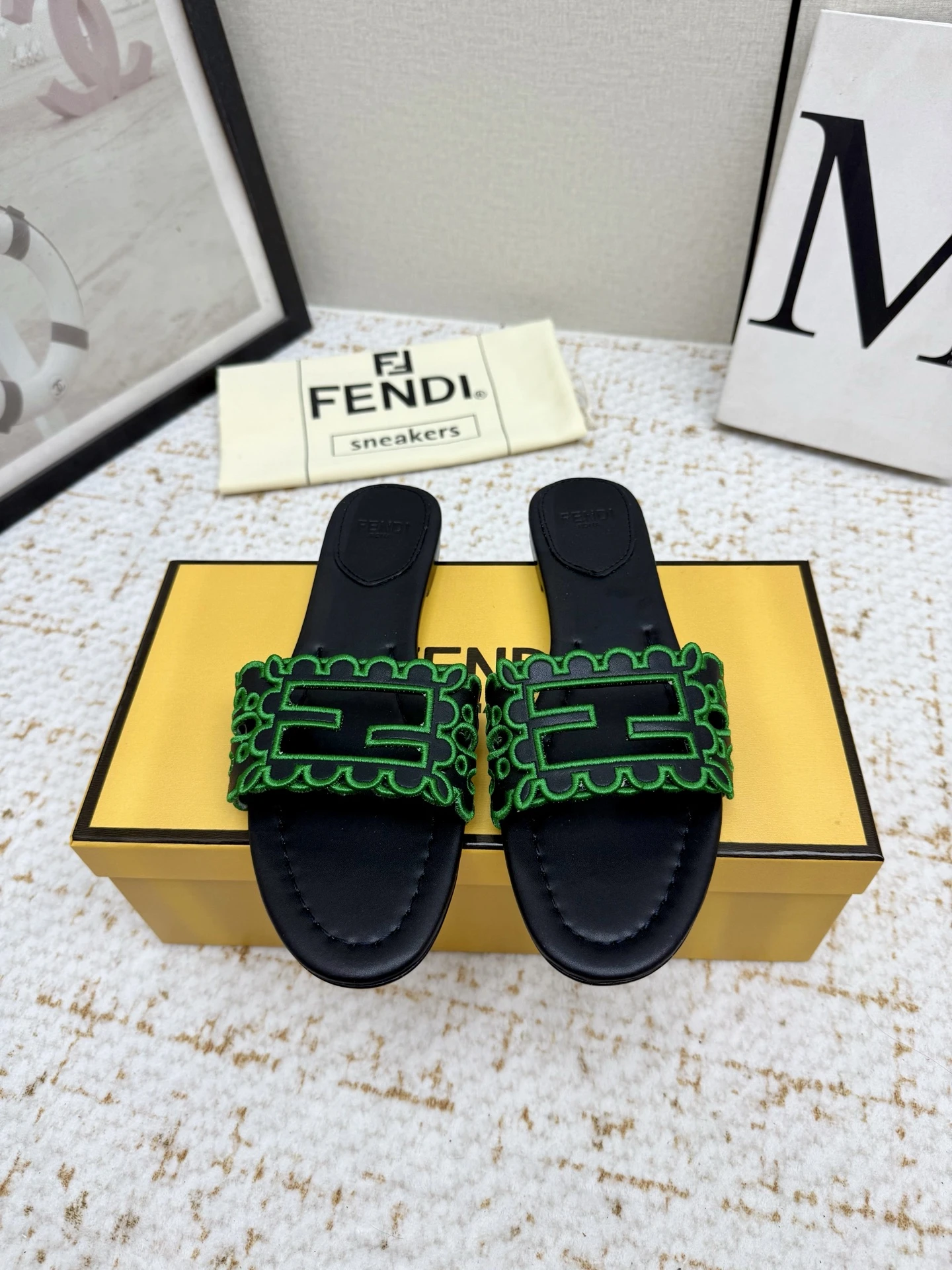 Slippers & Slides