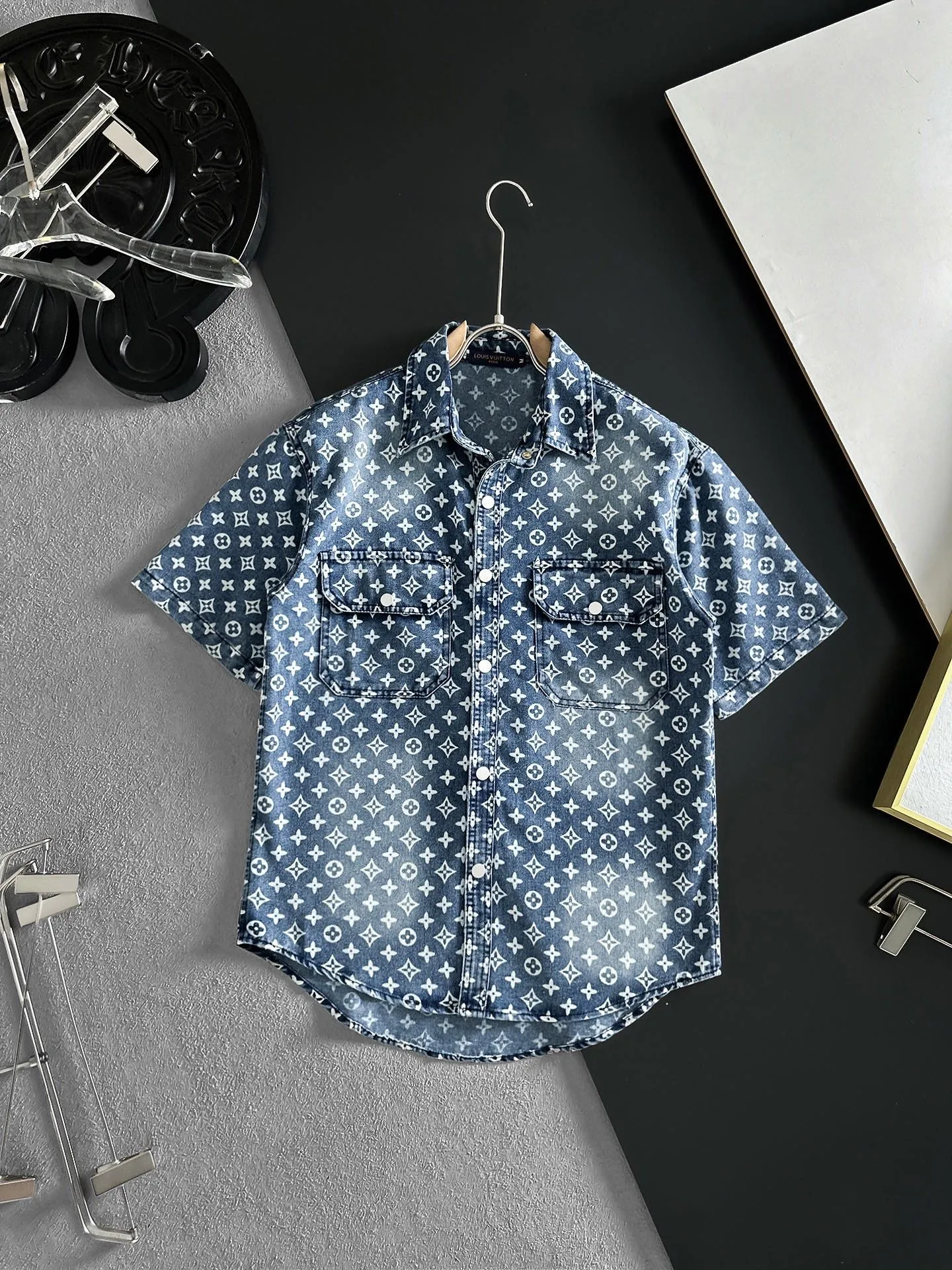 Louis Vuitton T-Shirt — 3cb76e97