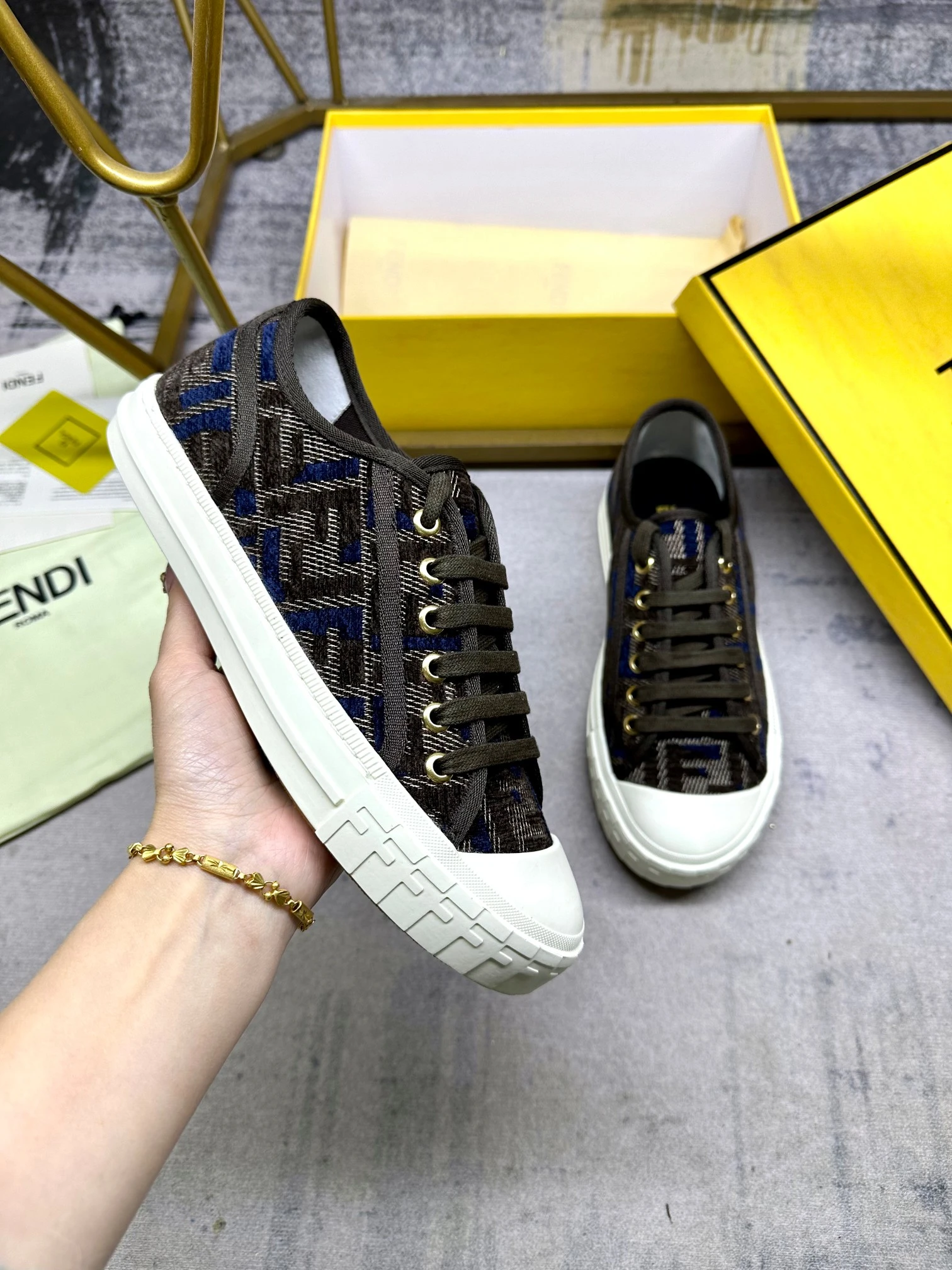 Fendi Sneakers — b8ee2b17