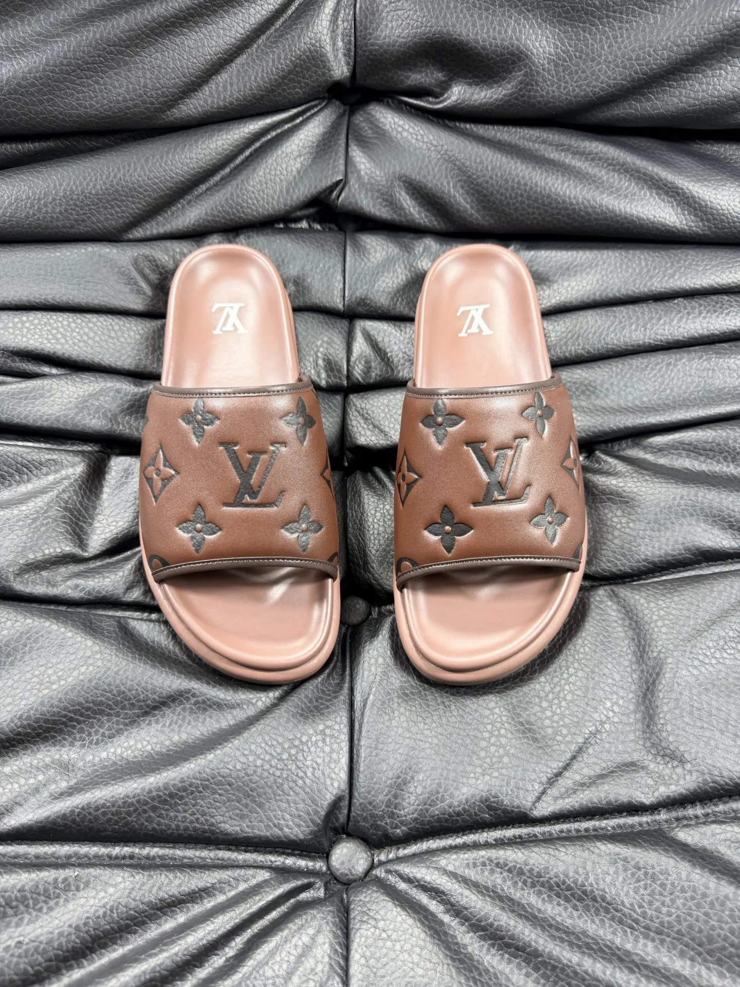 Louis Vuitton Slippers — a437a625