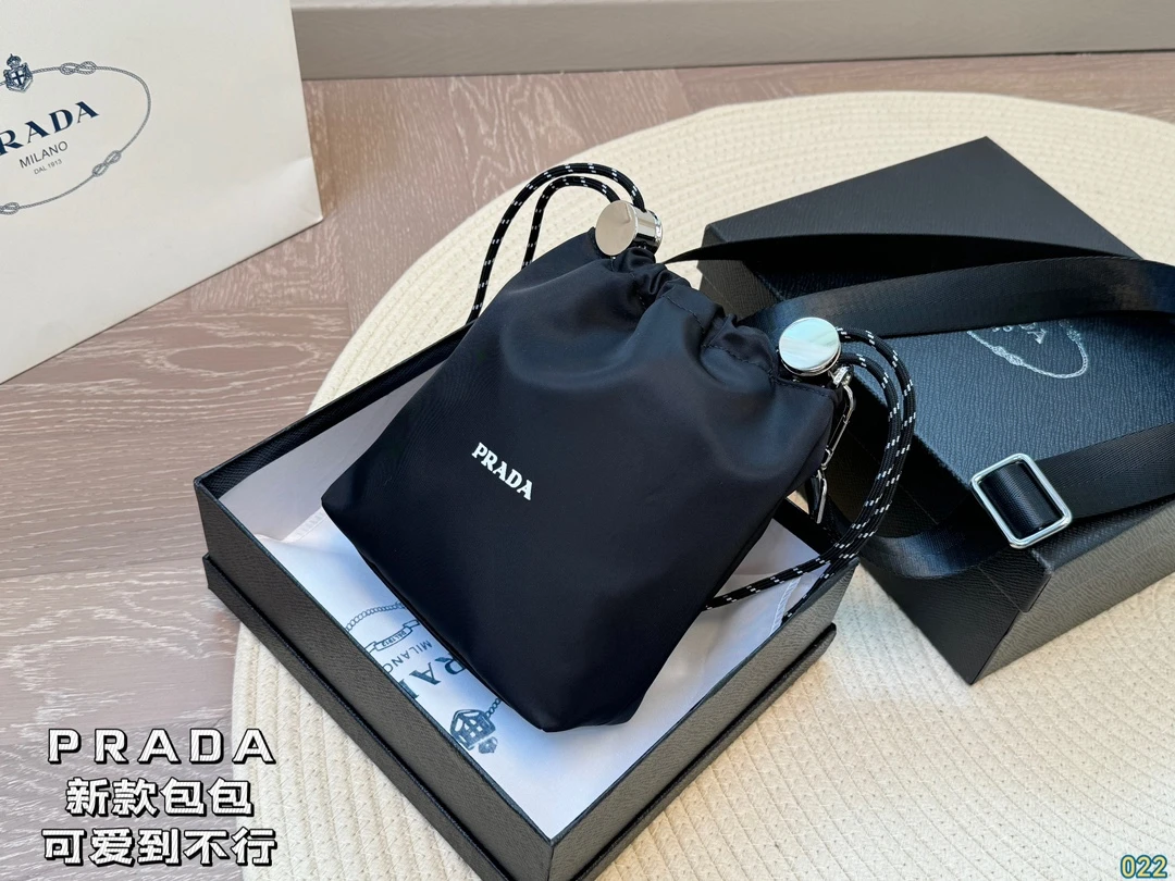 Prada Bag — ec190fcb