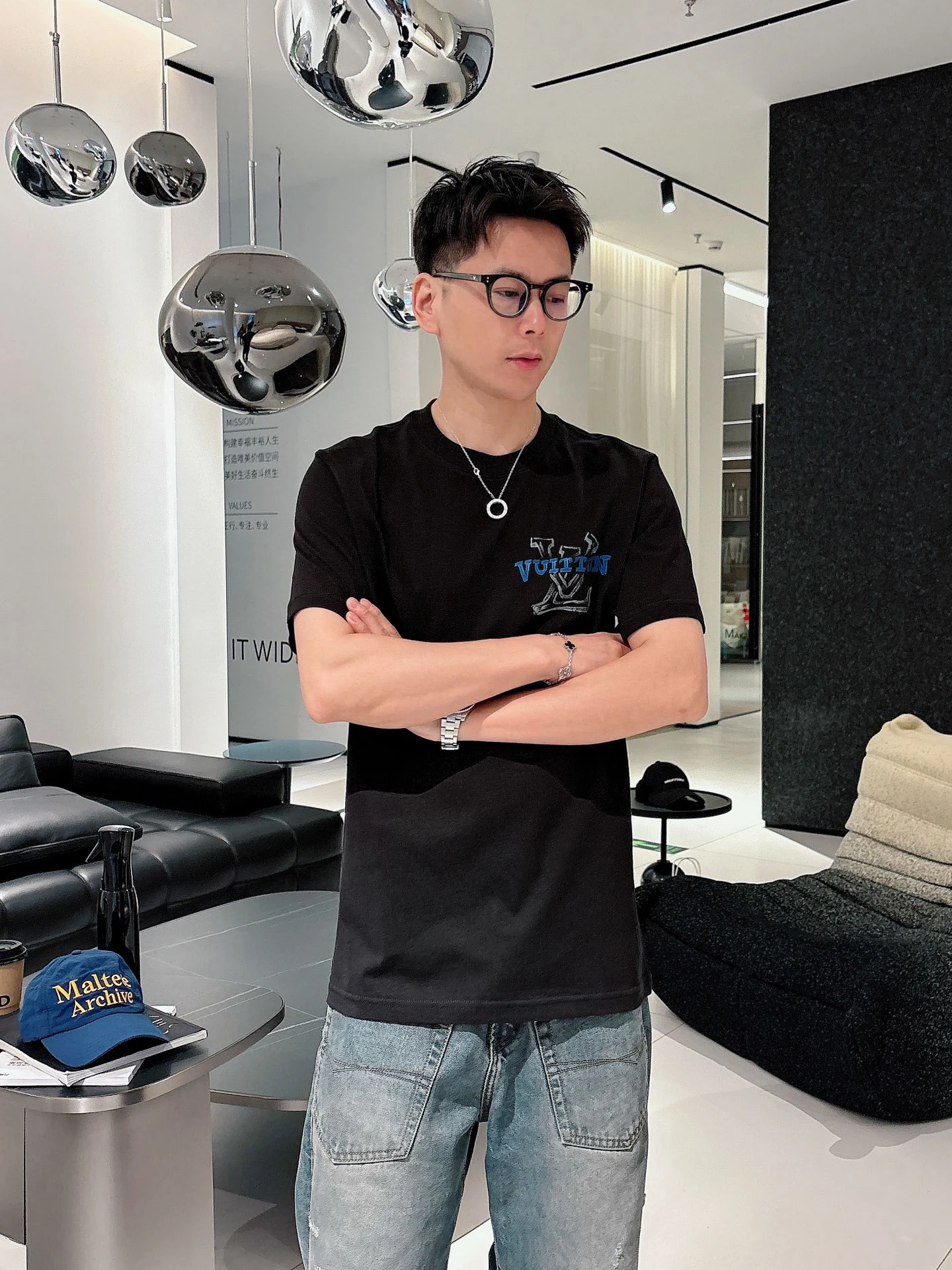 Louis Vuitton T-Shirt — ae245383