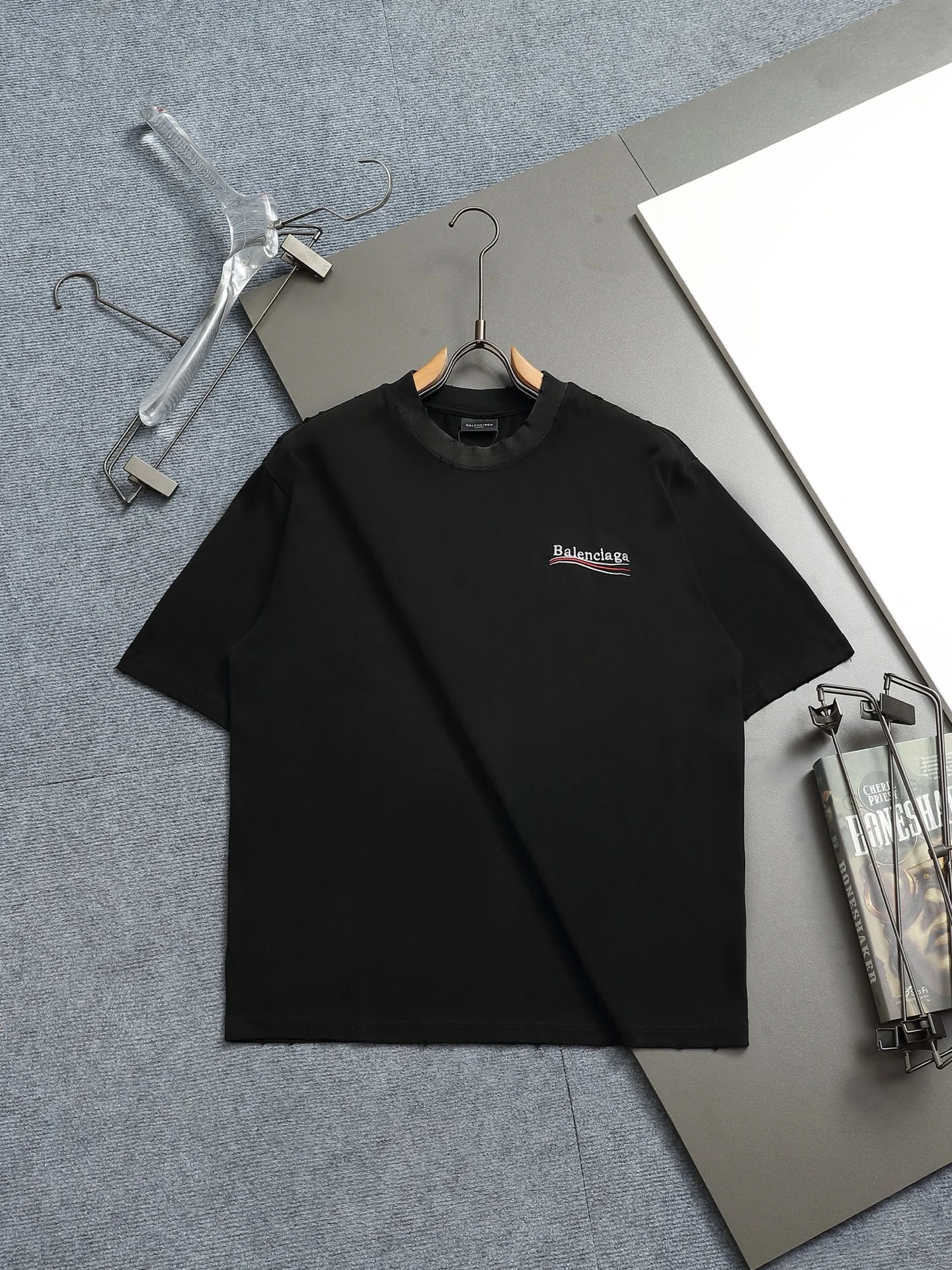 Balenciaga T-Shirt — e33b2d8a
