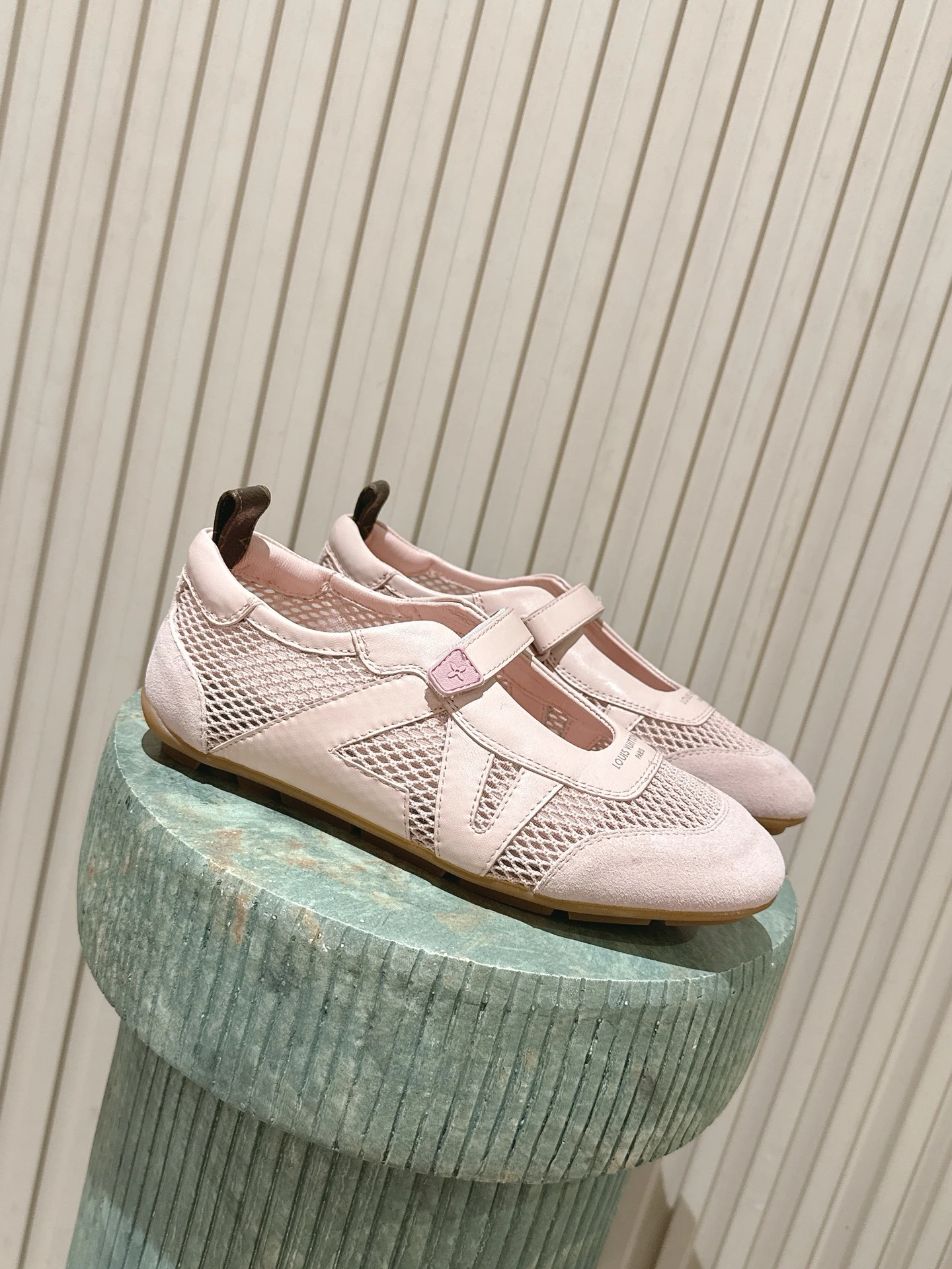 Louis Vuitton Sneakers — ebd805dc