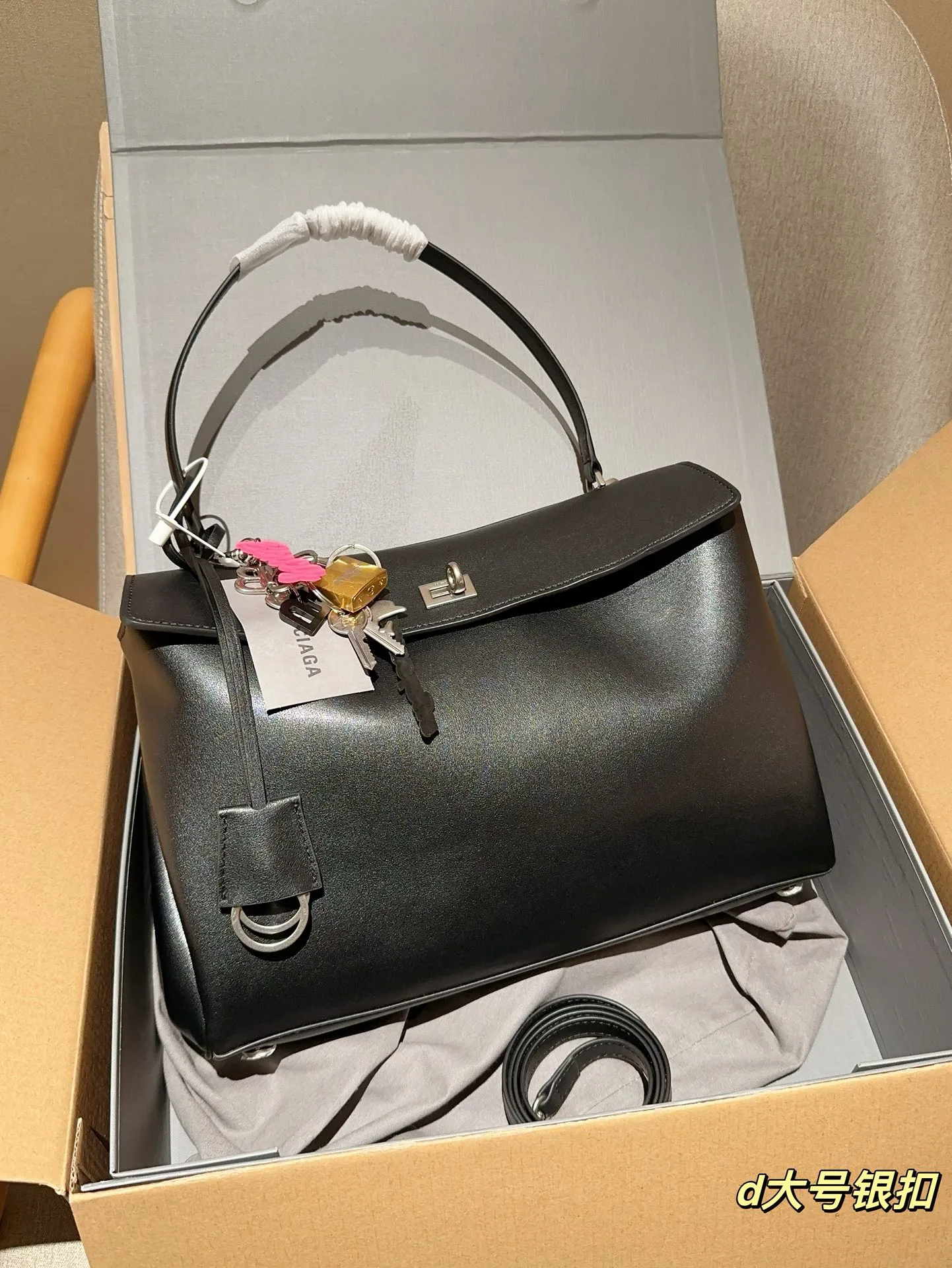 Balenciaga Bag — fbbd8b2e