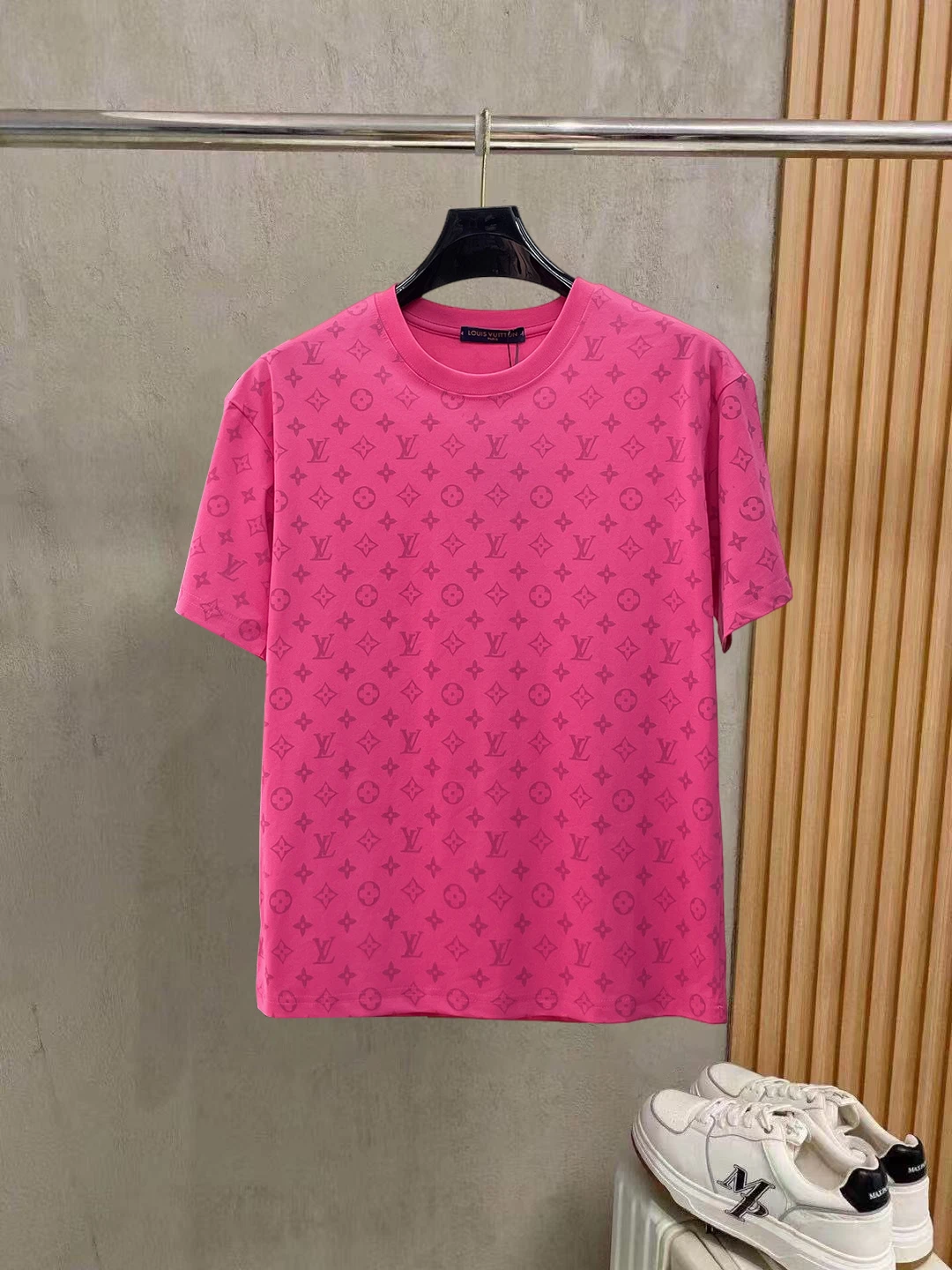 Louis Vuitton T-Shirt — 1630ed14