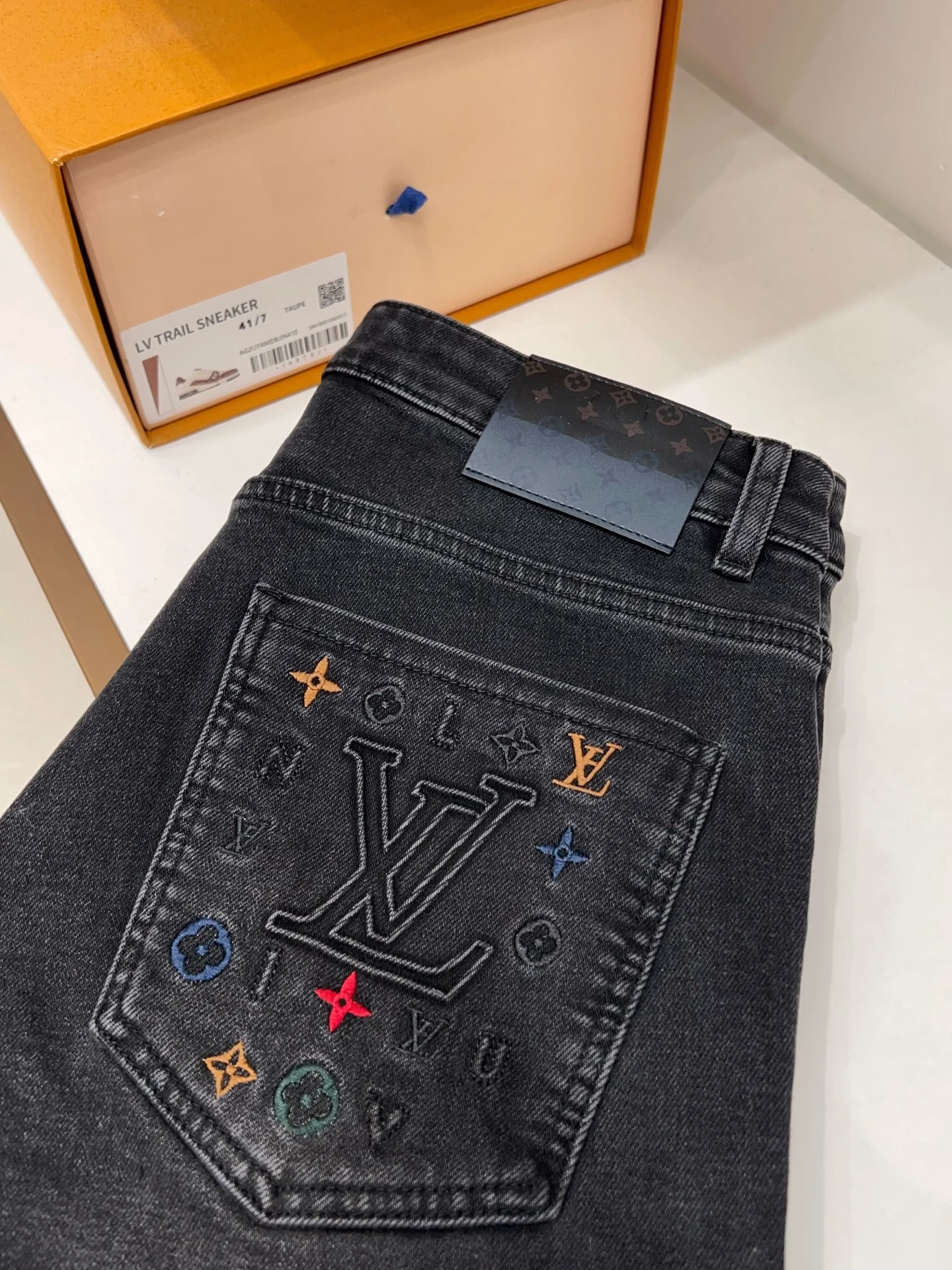 Jeans — 5e794ed4