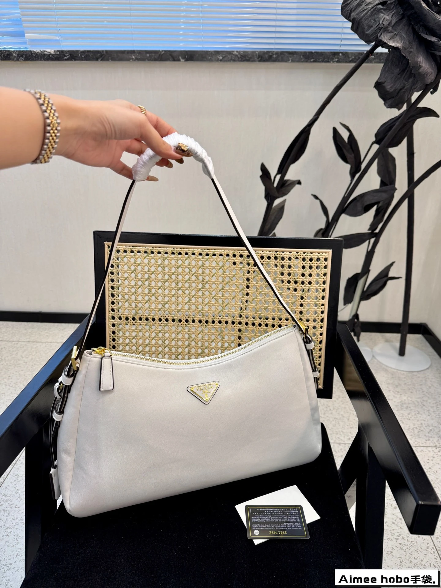 Prada Bag — c7dc56a8