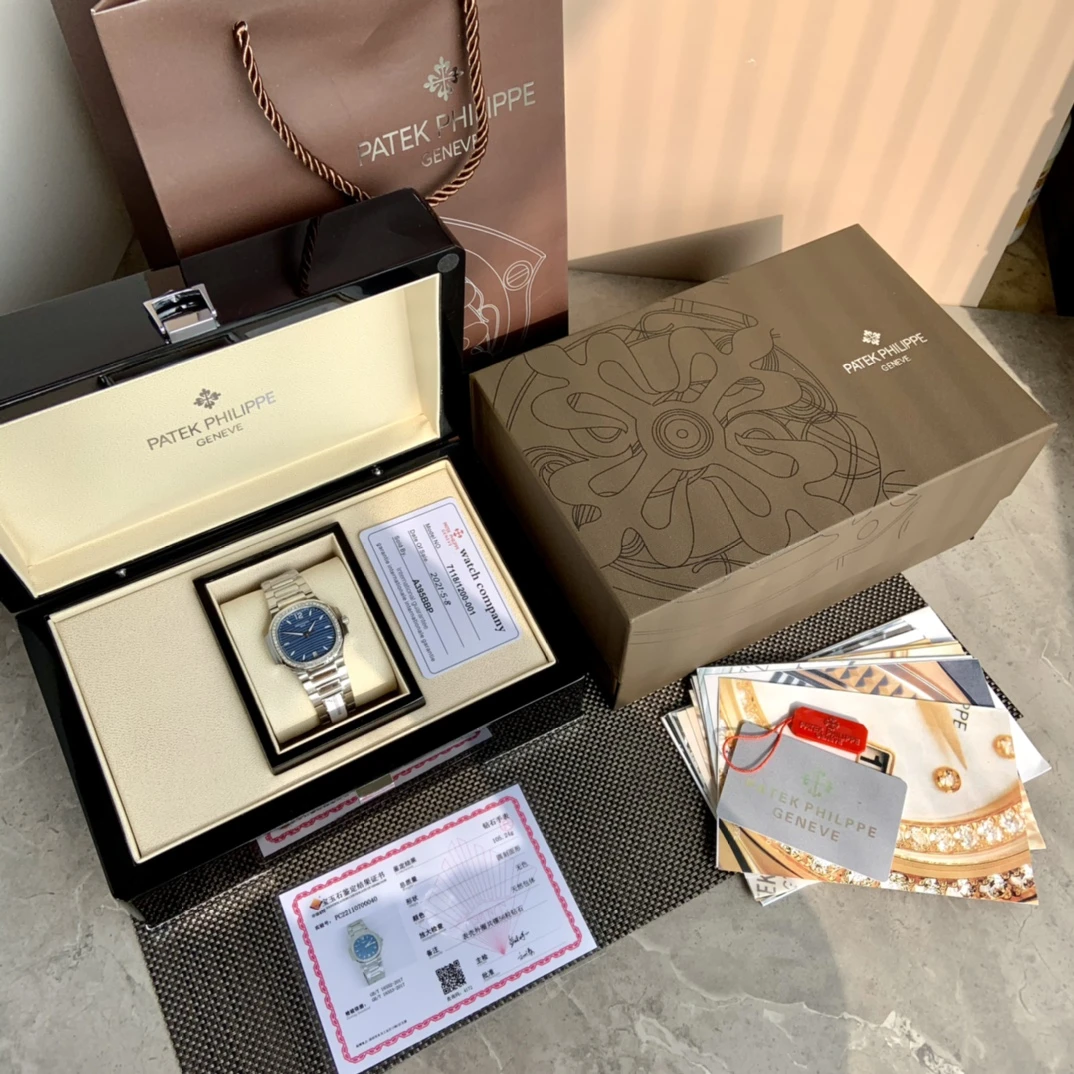Patek Philippe Watch — d55b9007