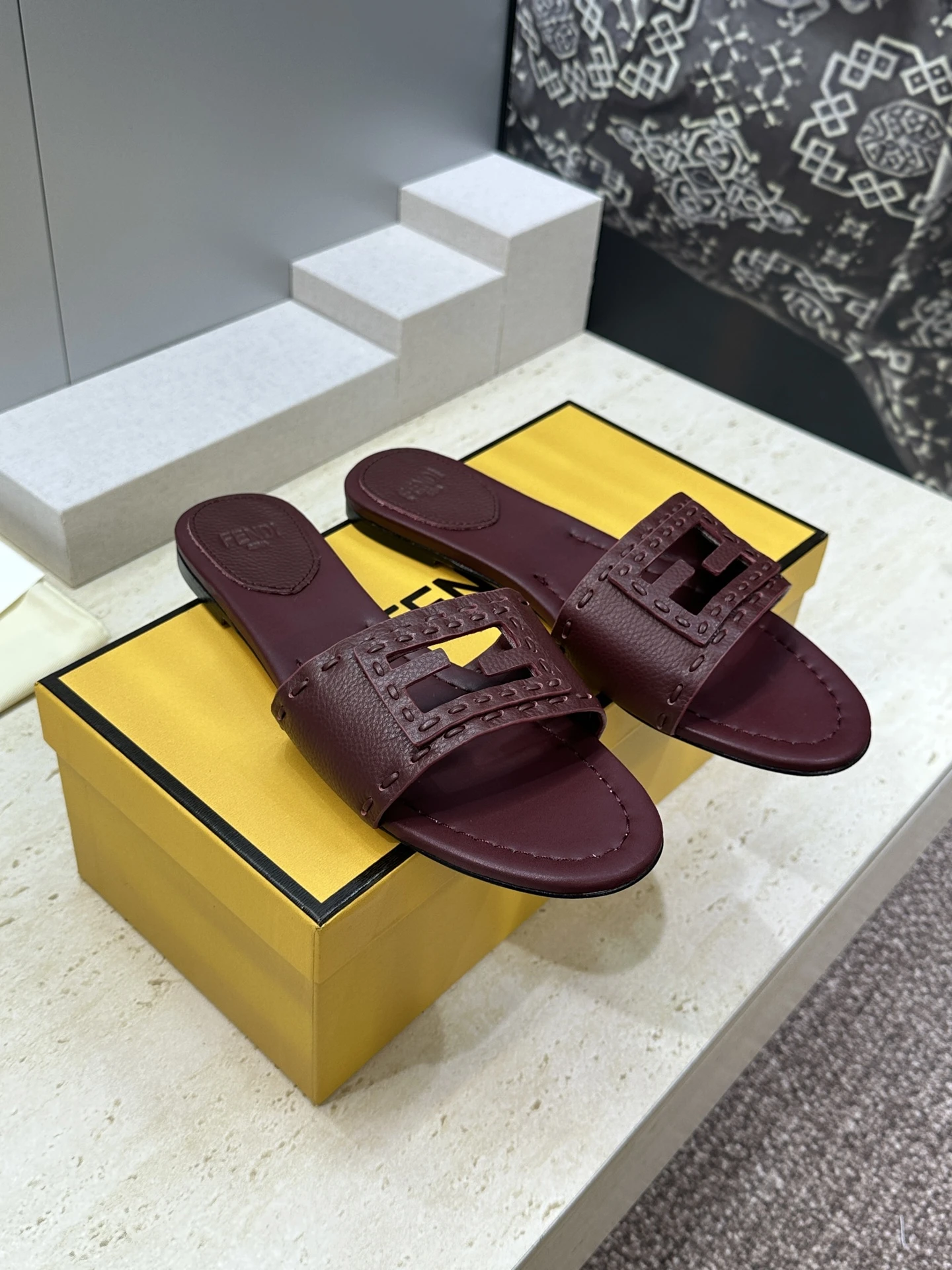 Fendi Slippers — 5b51ee1c