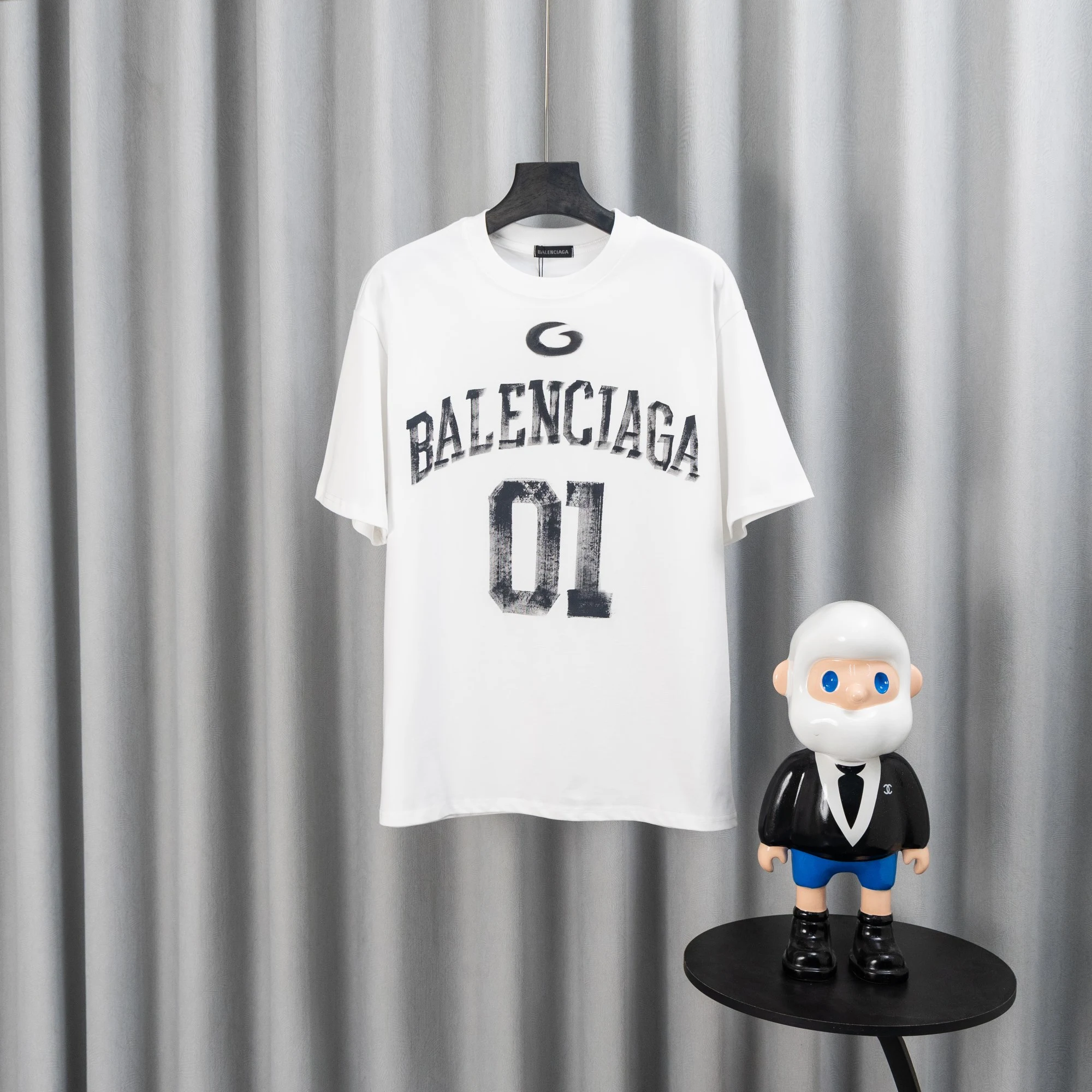 Balenciaga T-Shirt — e85b6e4a